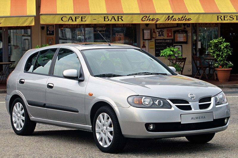 Nissan Almera 1.8 Visia 2003 - voorkant
