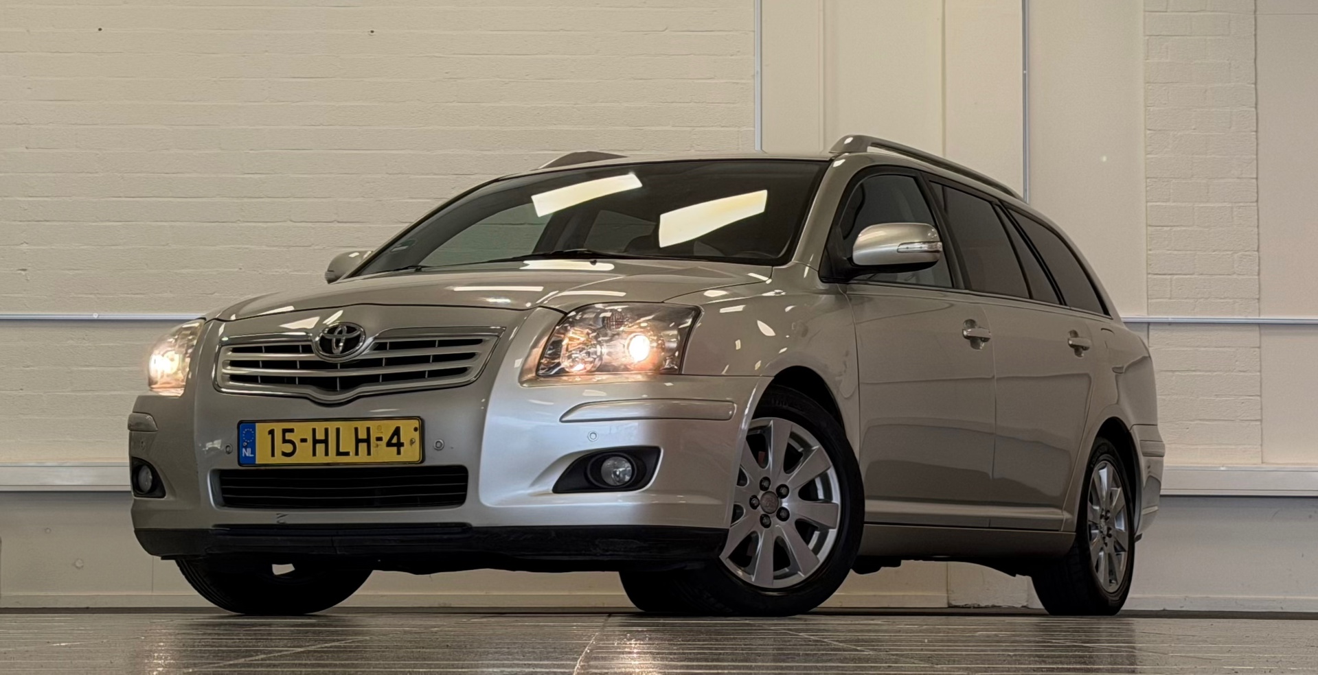 Foto van TOYOTA TOYOTA AVENSIS