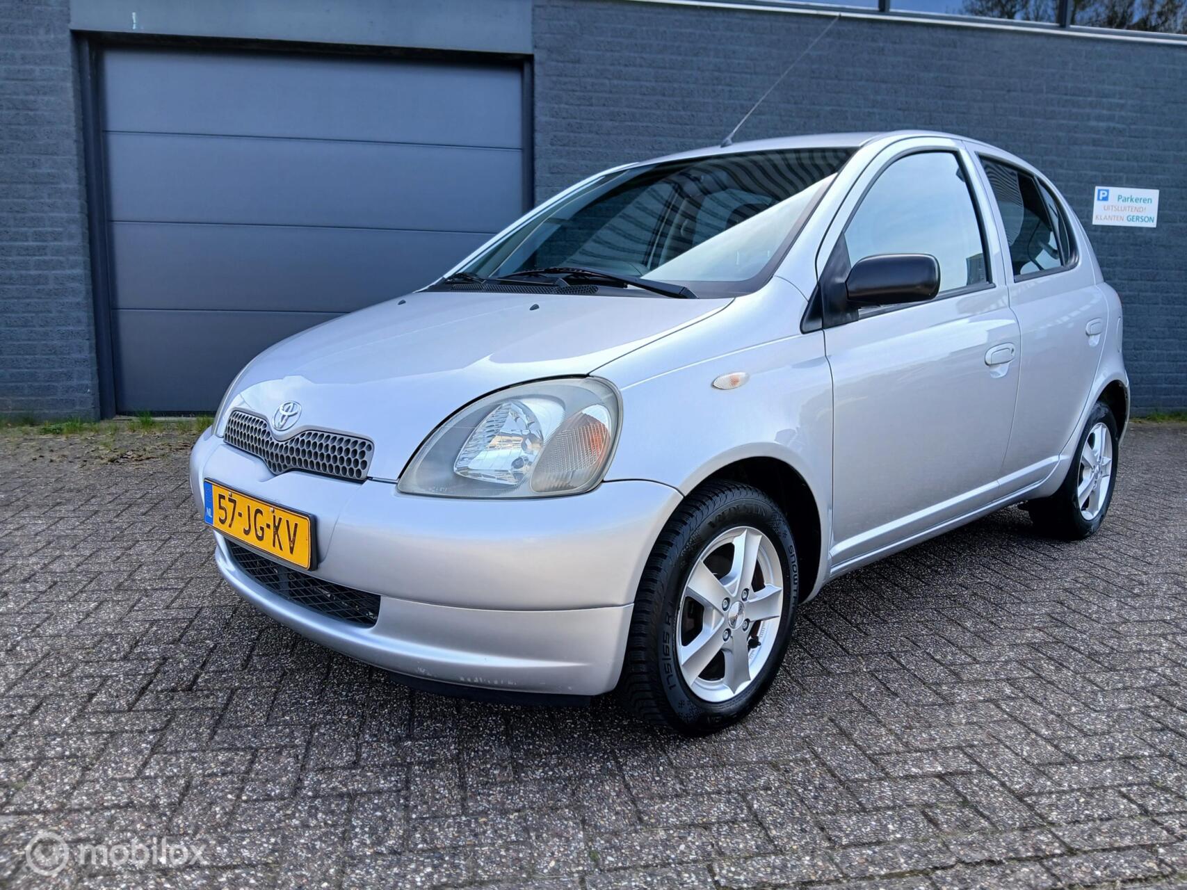 Toyota Toyota Yaris 1.3-16V VVT-i 5-Deurs/Airco/Apk 03-'27 2002 - voorkant