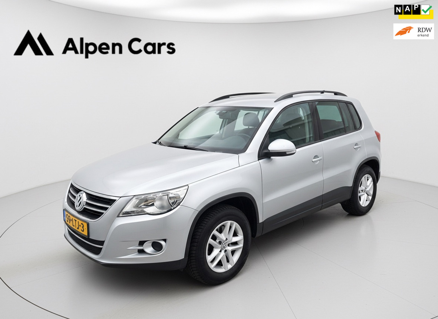 Volkswagen Tiguan 1.4 TSI Comfort&Design Eerste eigenaar / Cruise controle / AC / Trekhaak 2010 - voorkant