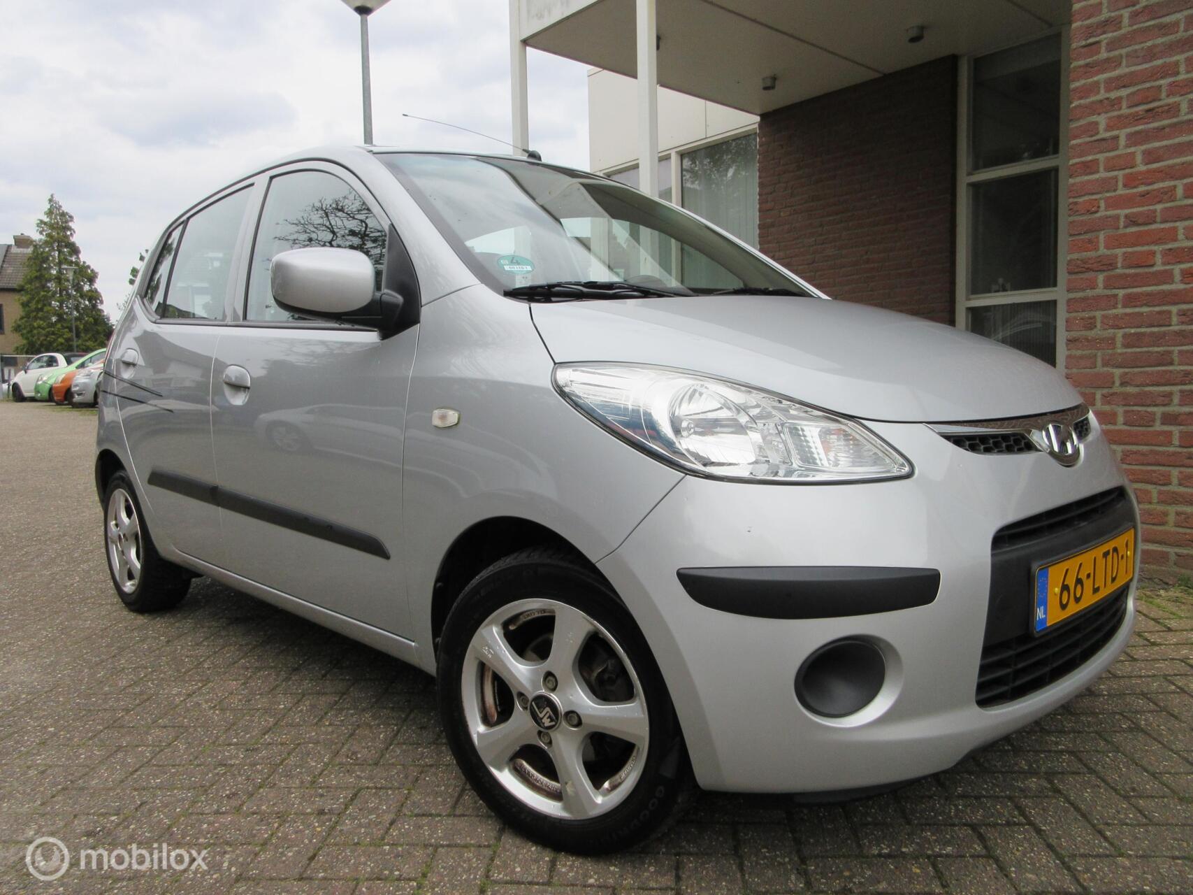 Hyundai I 10 1.25i Dynamic Cool / 126451KM NAP / Airco / APK / 2010 - voorkant
