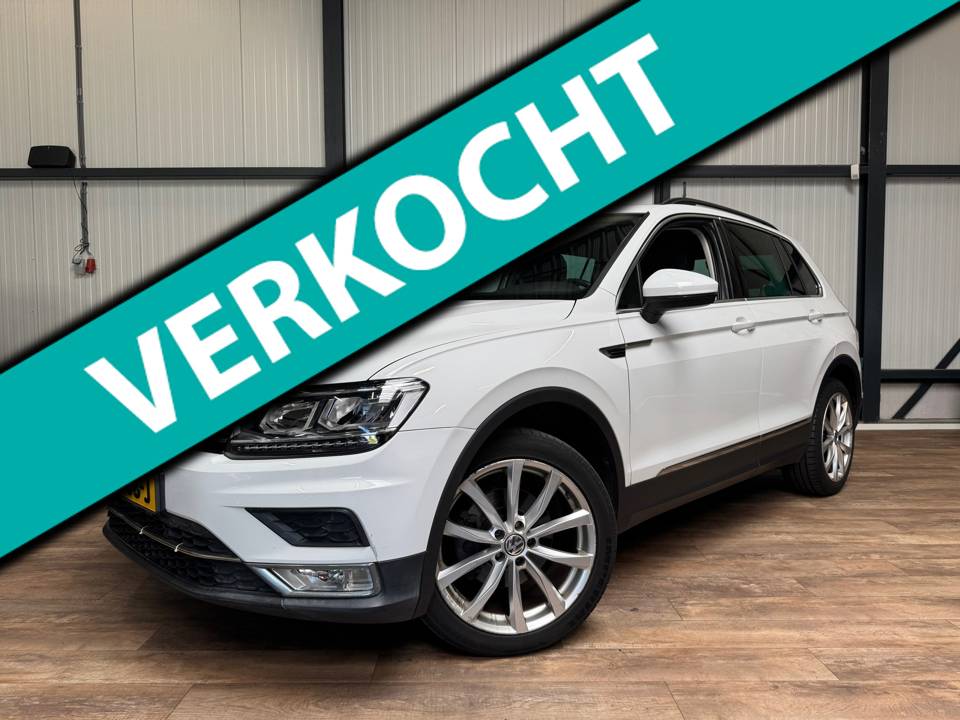 Volkswagen Tiguan 1.4 TSI Comfortline / CRUISE / NAVI / CLIMA / 2016 - voorkant