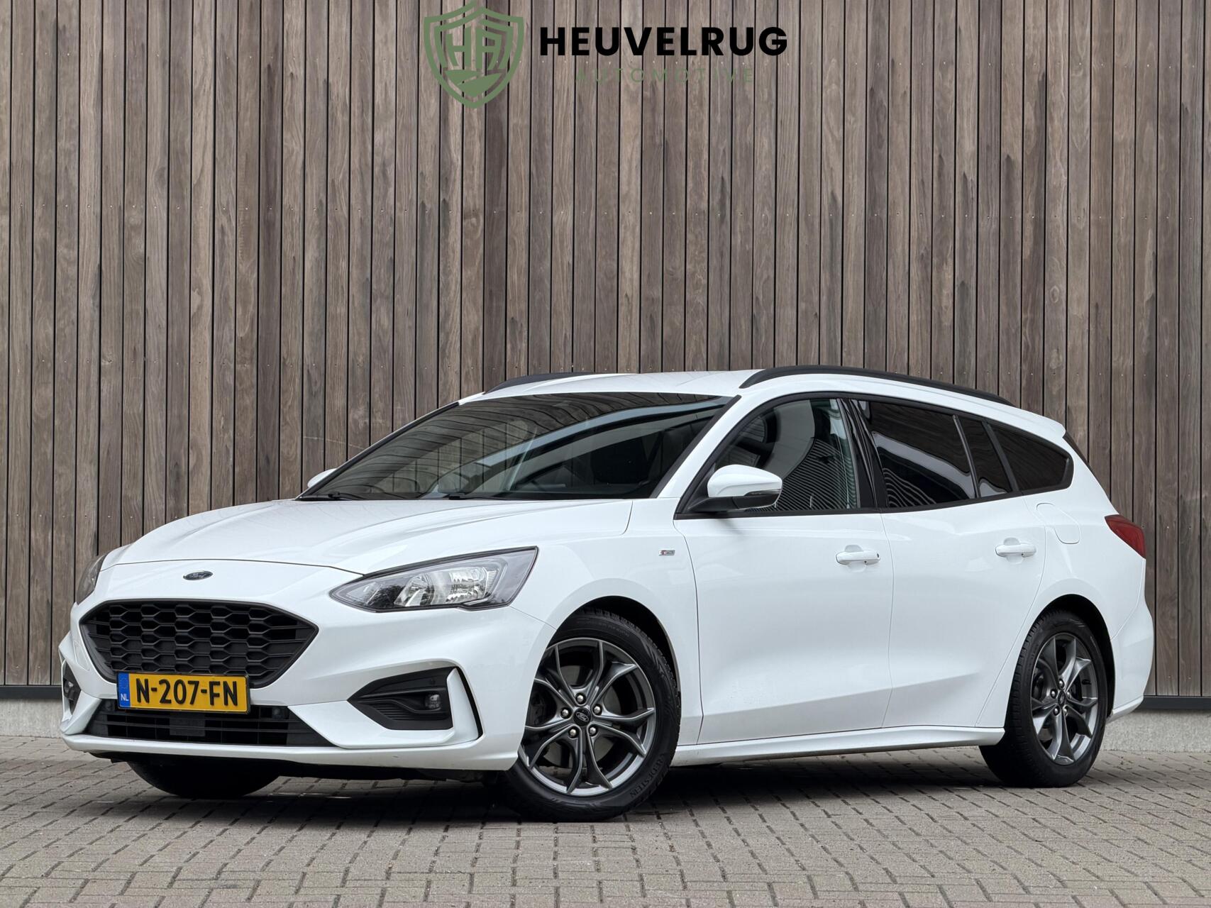 Ford Focus 1.0 EcoBoost ST-LINE | WINTERPAKKET | GETINT GLAS 2019 - voorkant