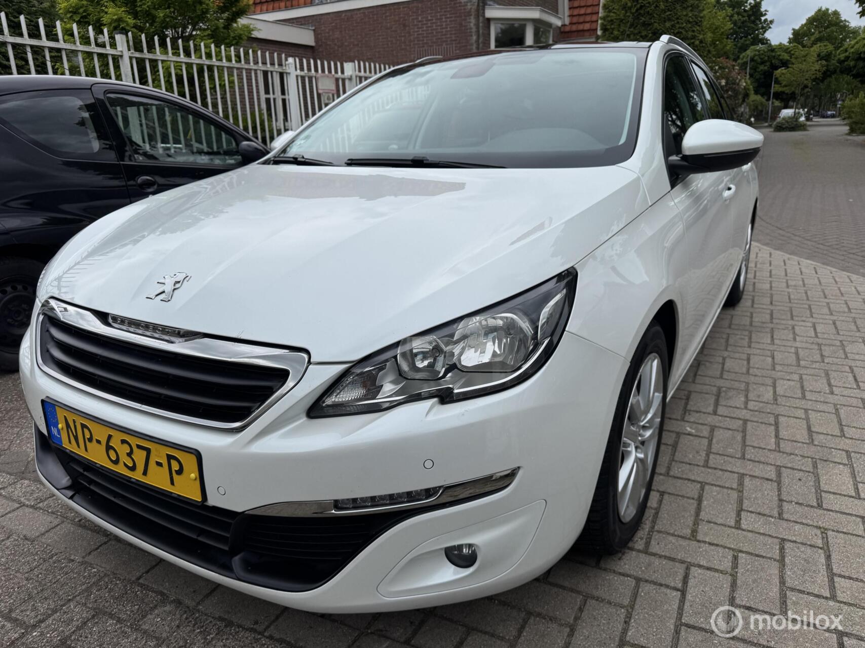 Peugeot 308 1.2 PureTech Blue Lease Executive 2017 - voorkant
