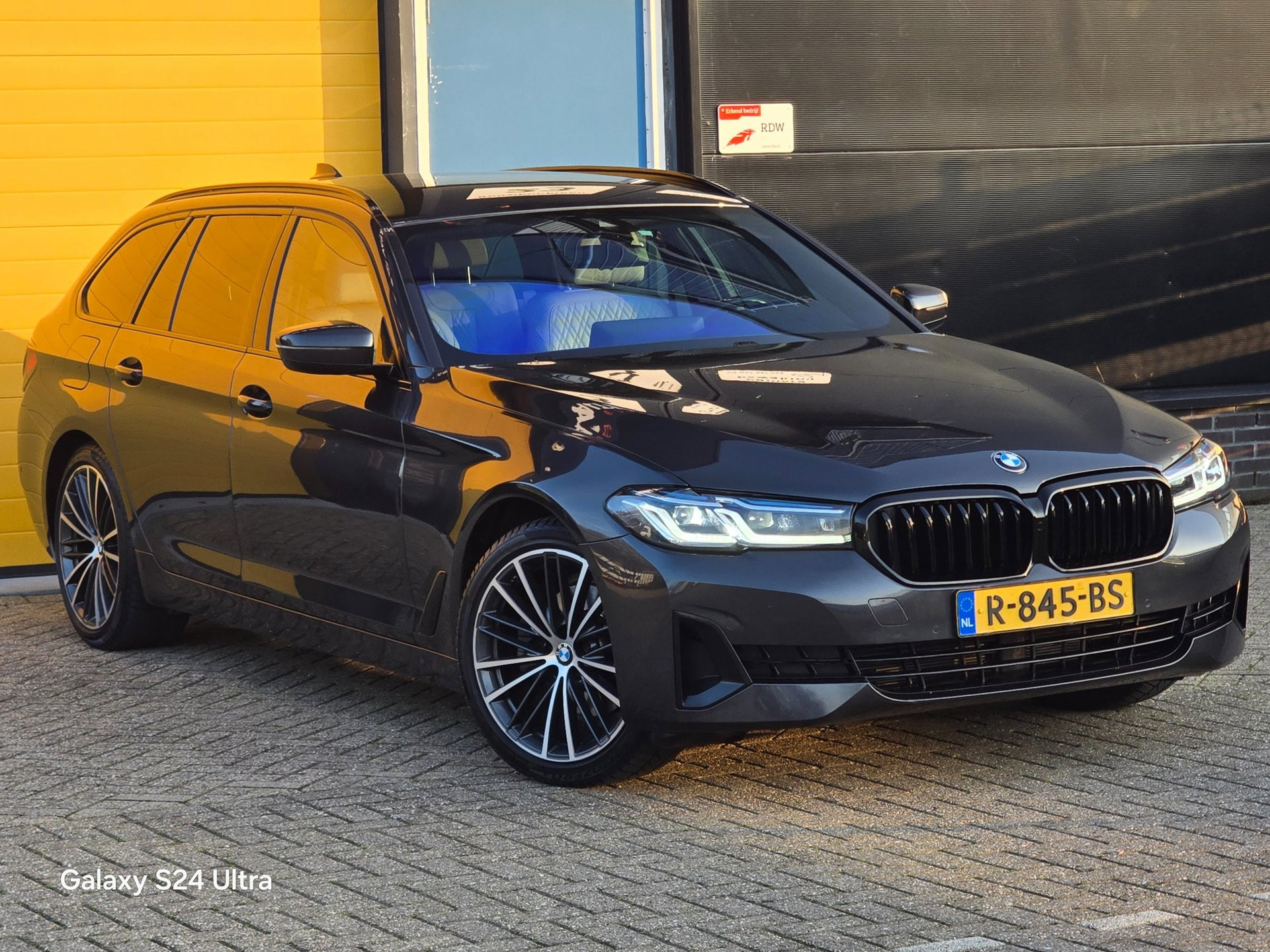 BMW 520i 520i Business Edition Plus / NAP / Aut / Camera / Memory / Leder / Navi / Led / Pdc / Allu Velgen 2022 - voorkant