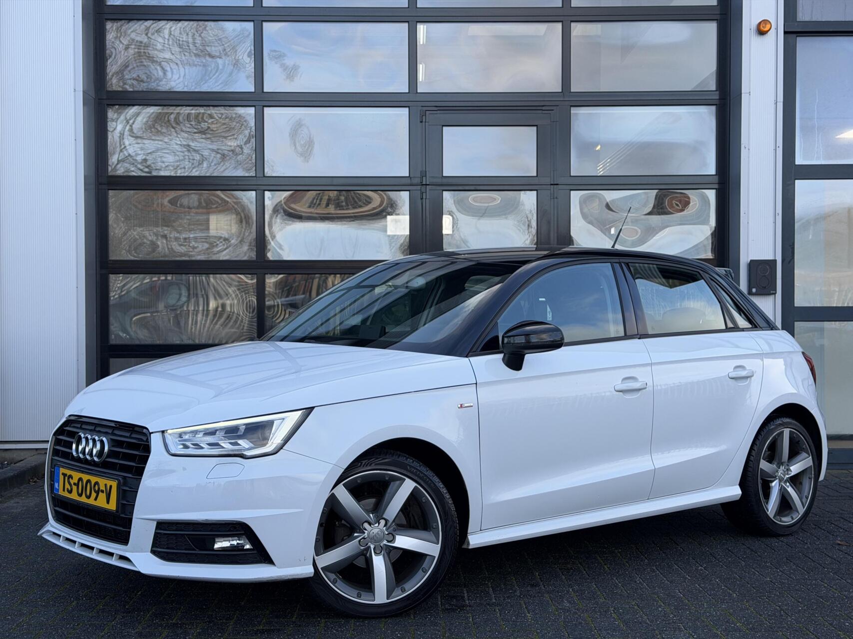 Audi A1 Sportback 1.0 TFSI S-Line / LED / Clima / Navi / 17” 2017 - voorkant