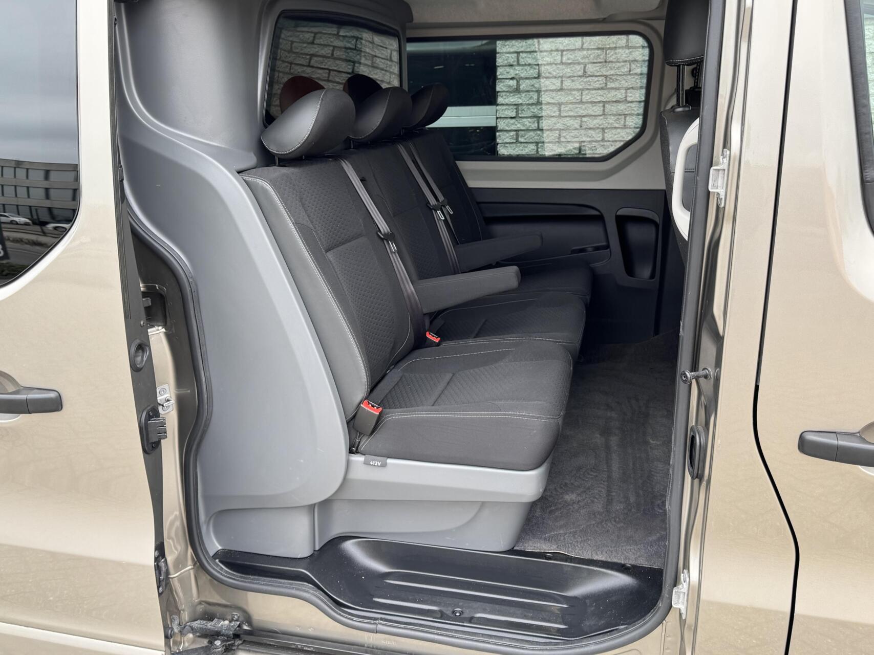 Foto van Opel Vivaro-b
