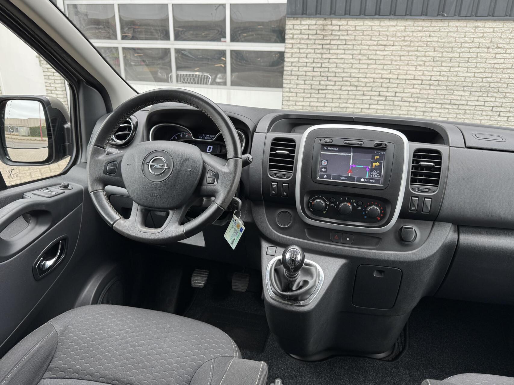 Foto van Opel Vivaro-b