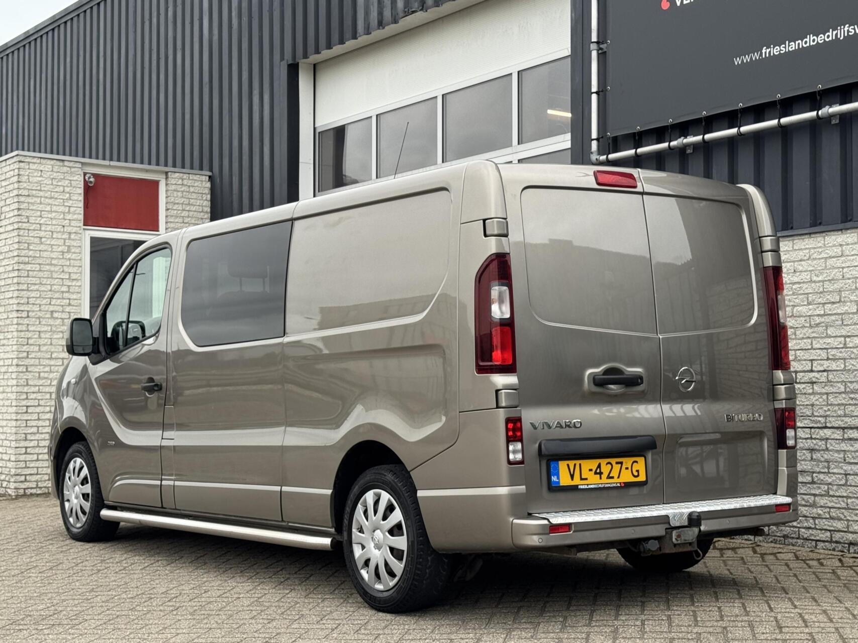 Foto van Opel Vivaro-b