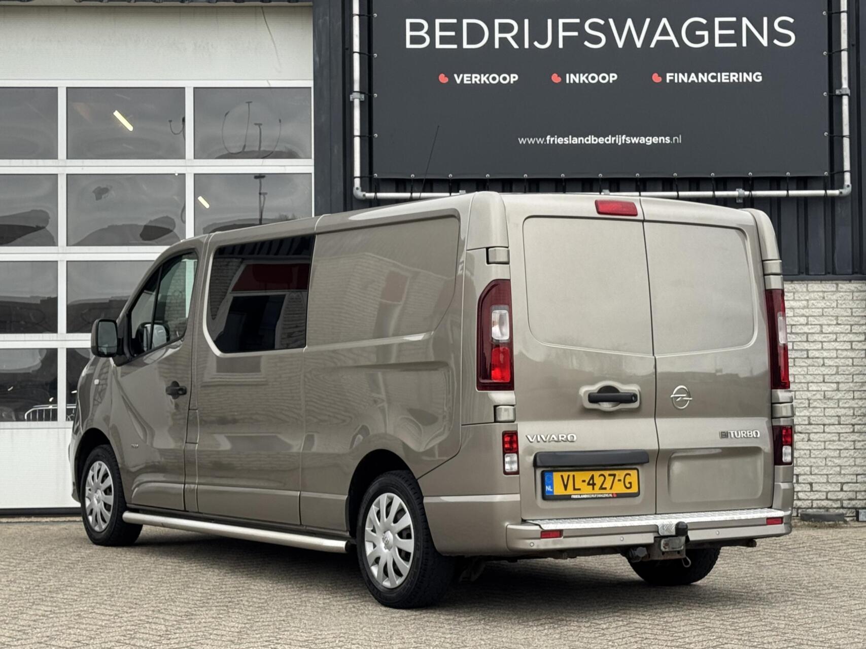 Foto van Opel Vivaro-b
