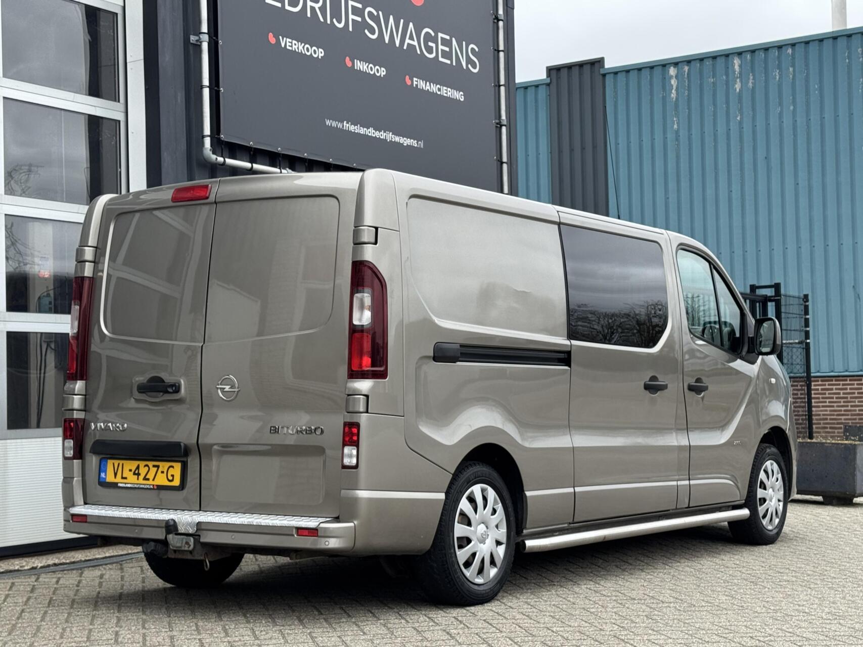 Foto van Opel Vivaro-b