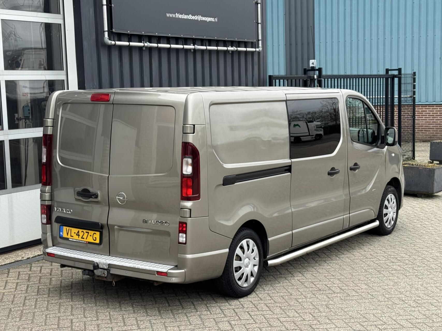 Foto van Opel Vivaro-b
