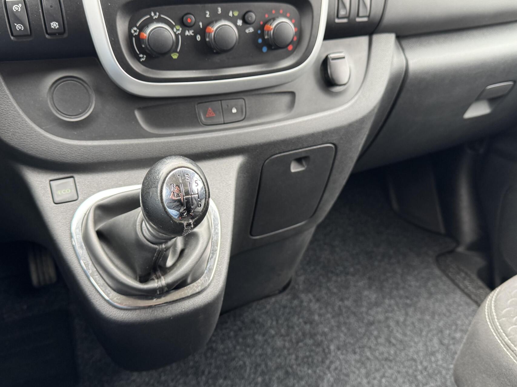 Foto van Opel Vivaro-b