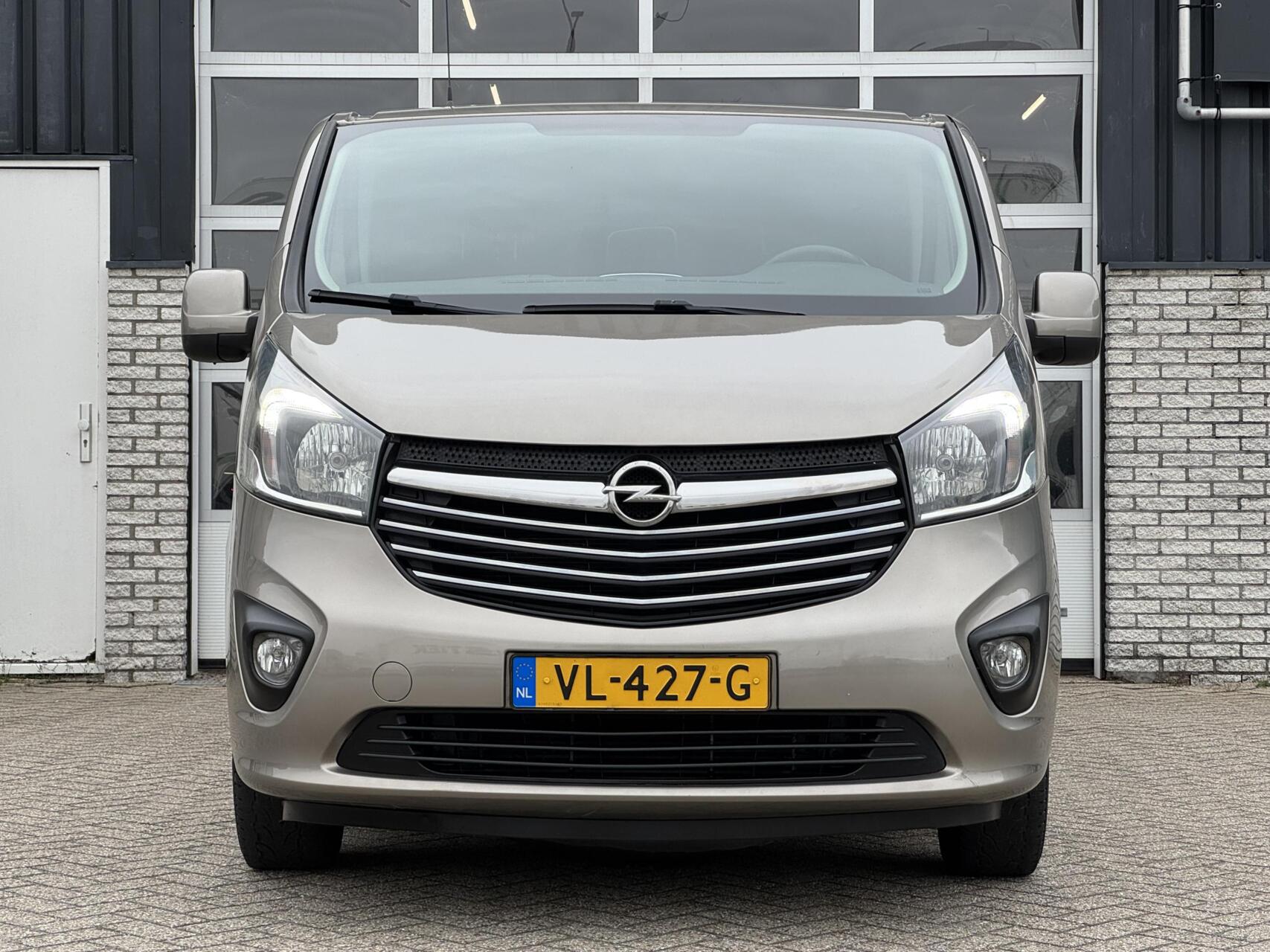 Foto van Opel Vivaro-b