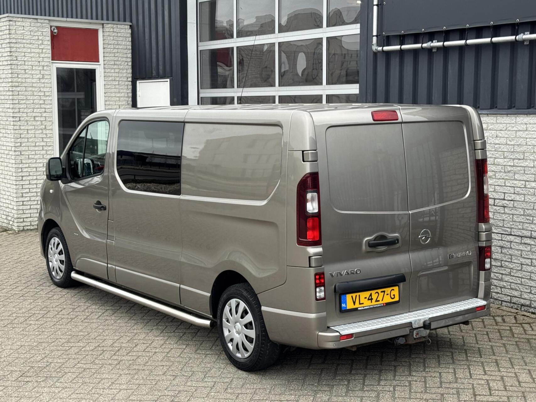 Foto van Opel Vivaro-b