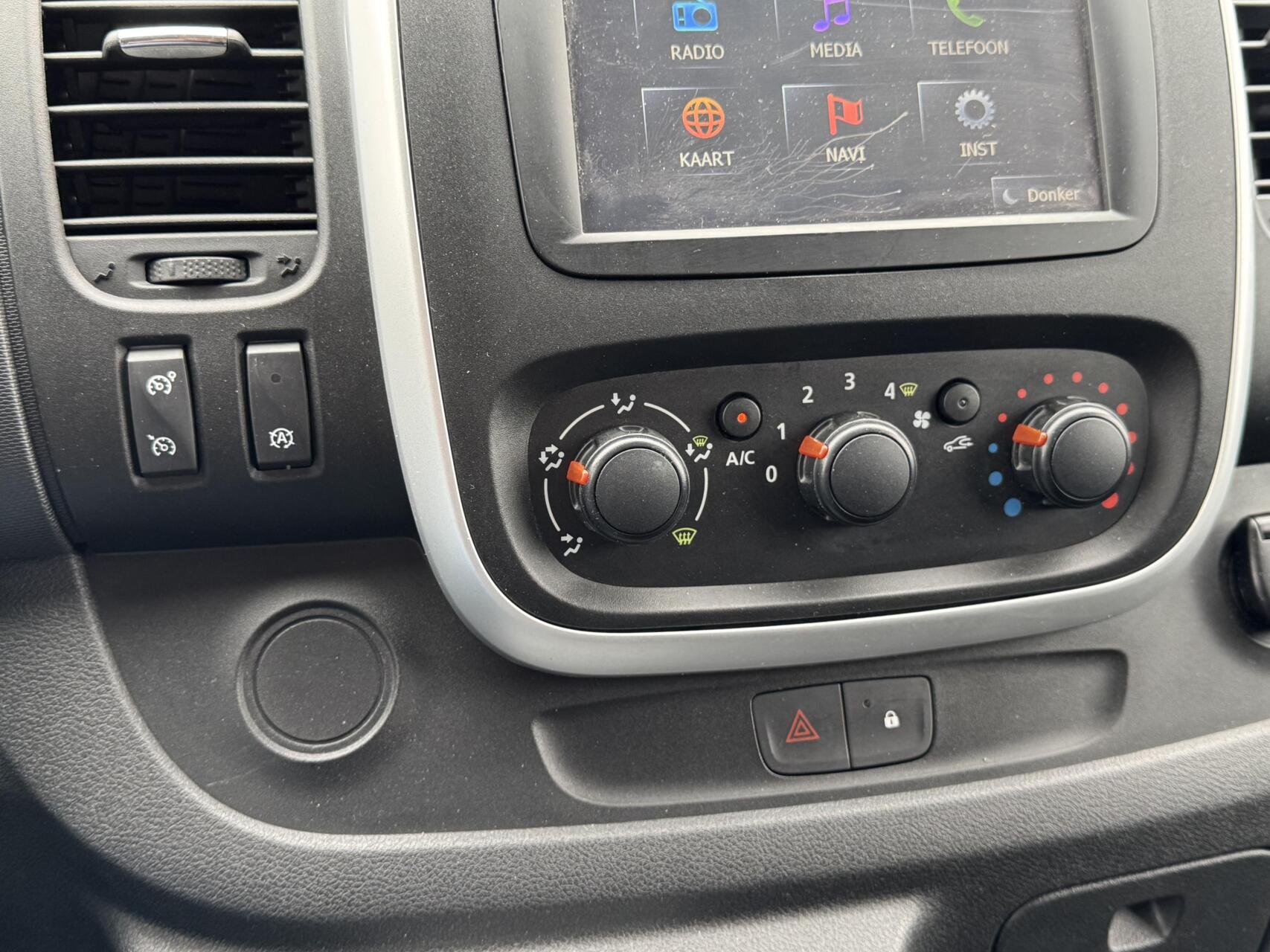 Foto van Opel Vivaro-b