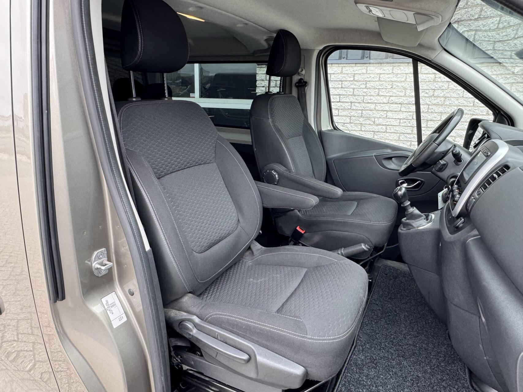 Foto van Opel Vivaro-b