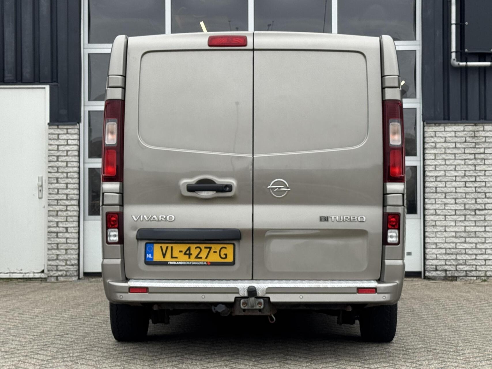 Foto van Opel Vivaro-b