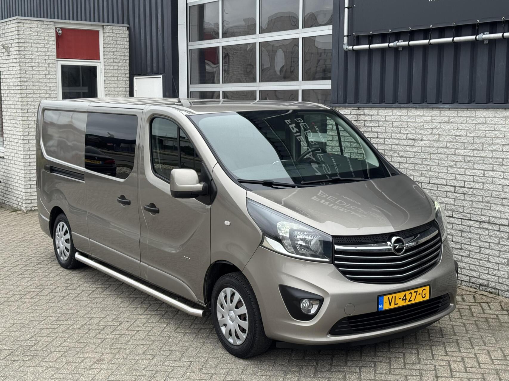 Foto van Opel Vivaro-b