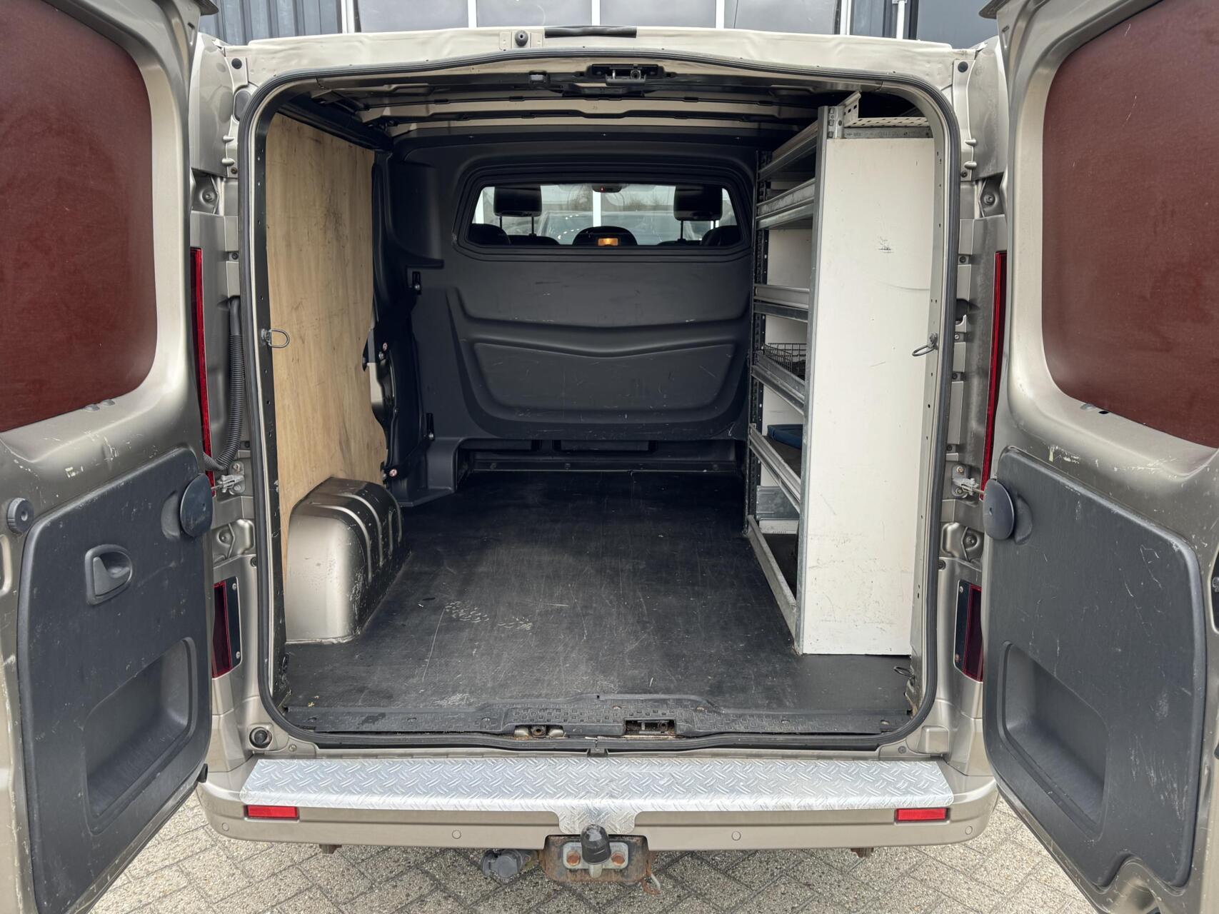 Foto van Opel Vivaro-b