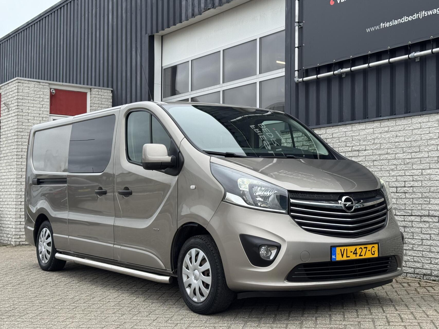 Foto van Opel Vivaro-b