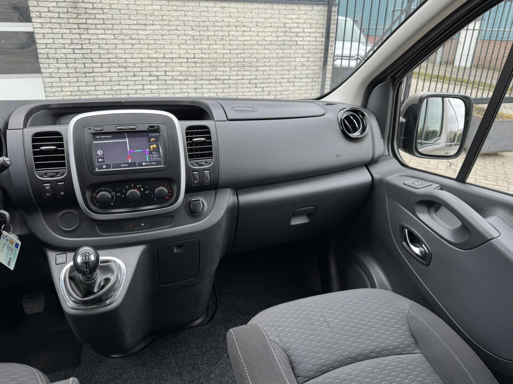 Foto van Opel Vivaro-b