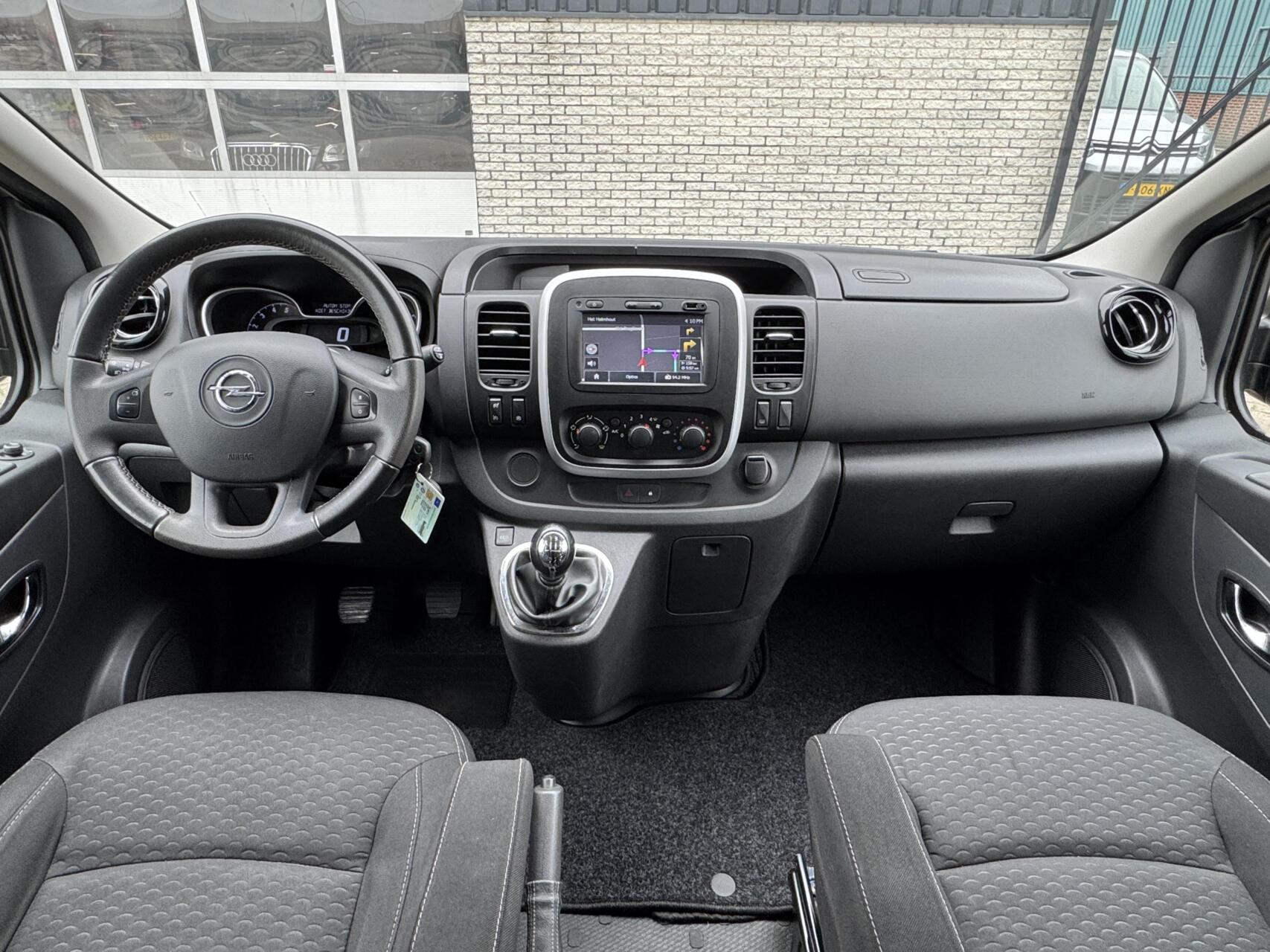 Foto van Opel Vivaro-b