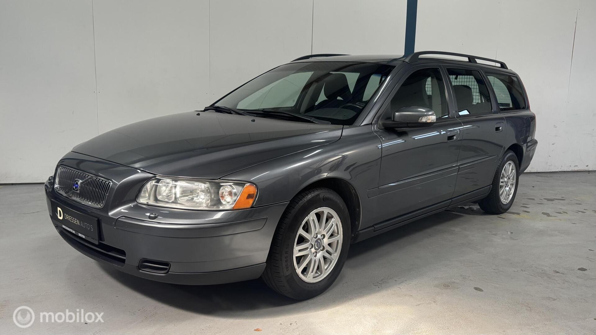 Volvo V70 2.4 Kinetic 170PK / YOUNGTIMER 2006 - voorkant