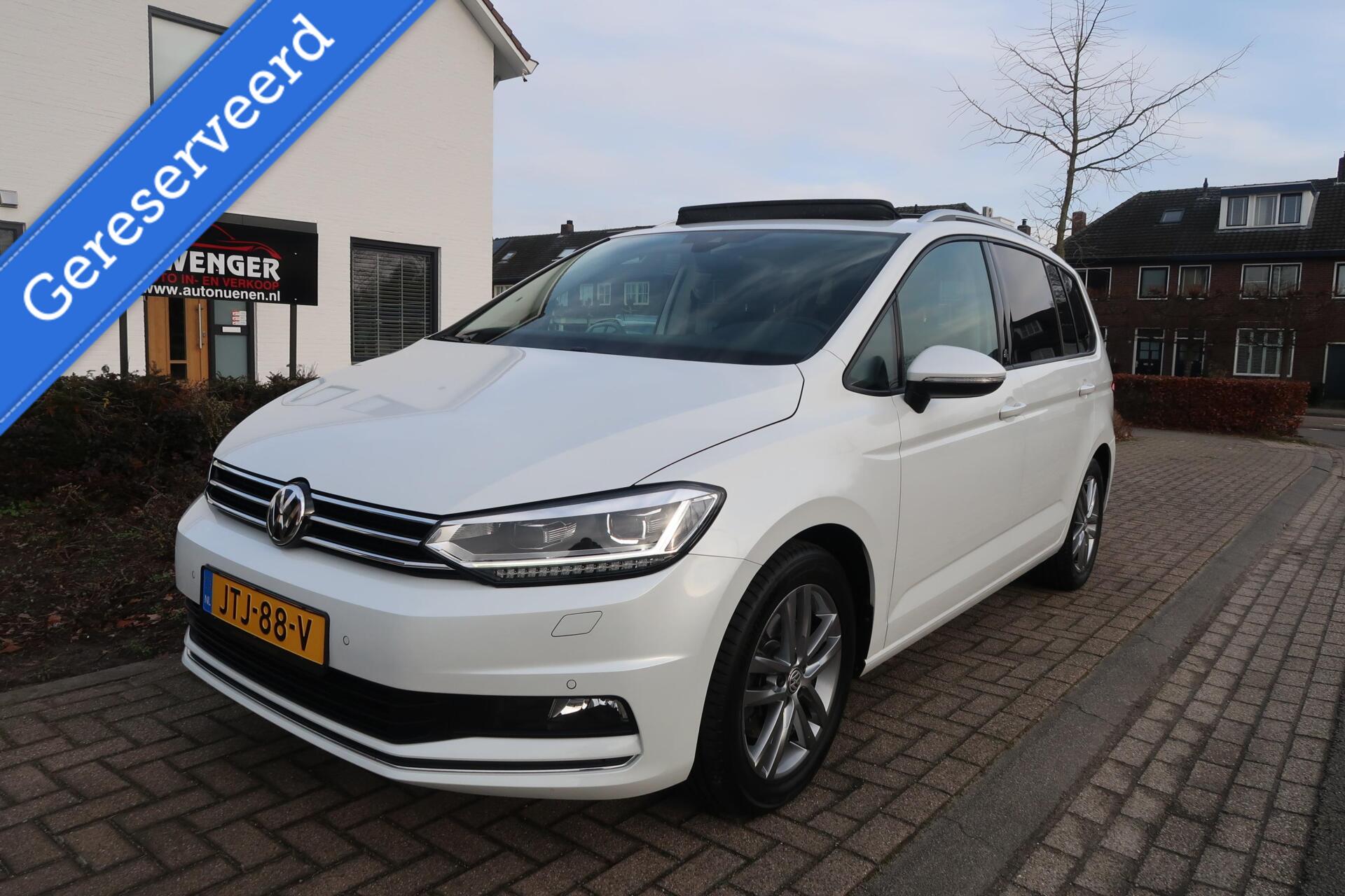 Volkswagen Touran 1.4 TSI 7PERSOONS|PANORAMADAK|TREKHAAK|CARPLAY|NAVIGATIE|LED|GOED ONDERHOUDEN 2017 - voorkant
