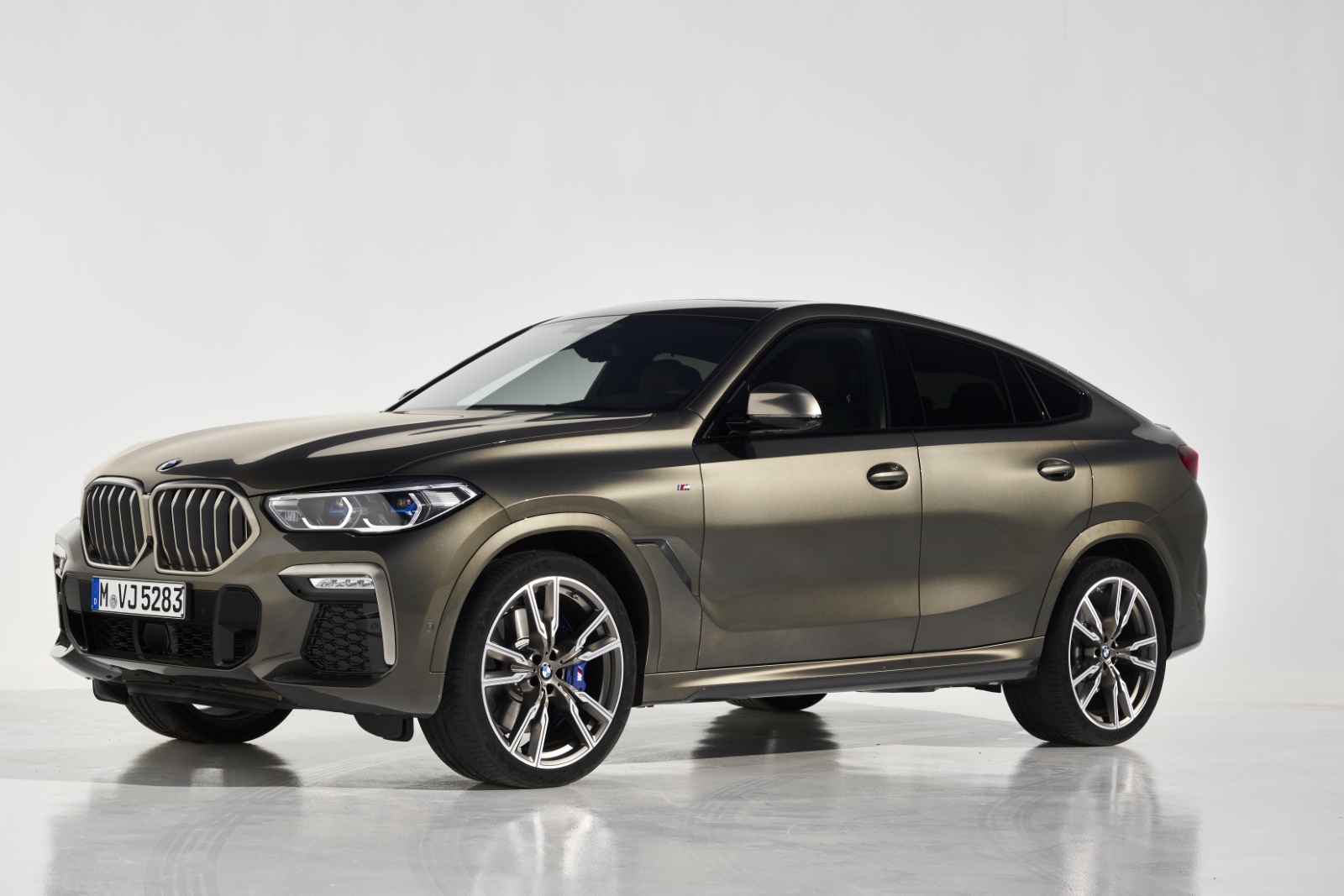 BMW X6 xDrive40i High Executive 2021 - voorkant