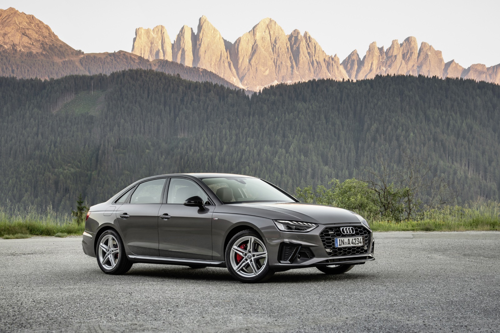 Audi A4 Limousine 40 TFSI Launch edition Business 2020 - voorkant