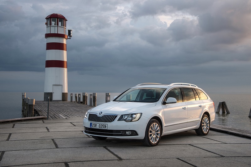 Skoda Superb Combi 1.6 TDI Sprint Pro 2013 - voorkant