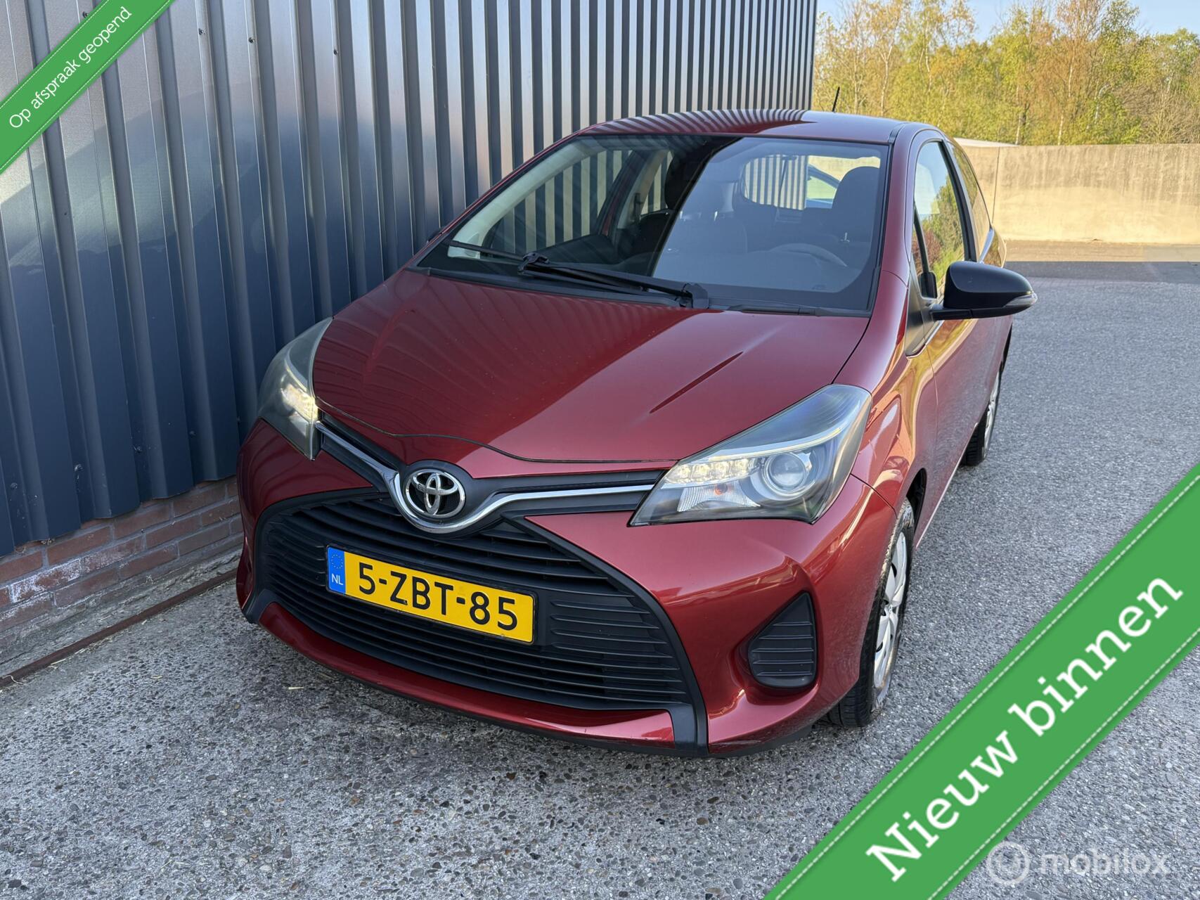 Toyota Toyota Yaris 1.0 VVT-i Access 1e EIG/NAP/LAGE KMSTAND/DEALER O.H. 2014 - voorkant