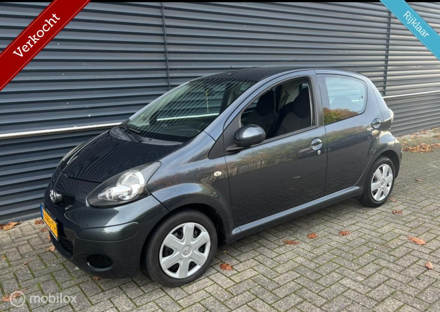 Toyota Toyota Aygo 1.0-12V AUTOMAAT|AppleCarplay|LageKM|ElekPakket|Onderhoud Boekjes| 2 X Sleutels|5DRS| 2009 - voorkant