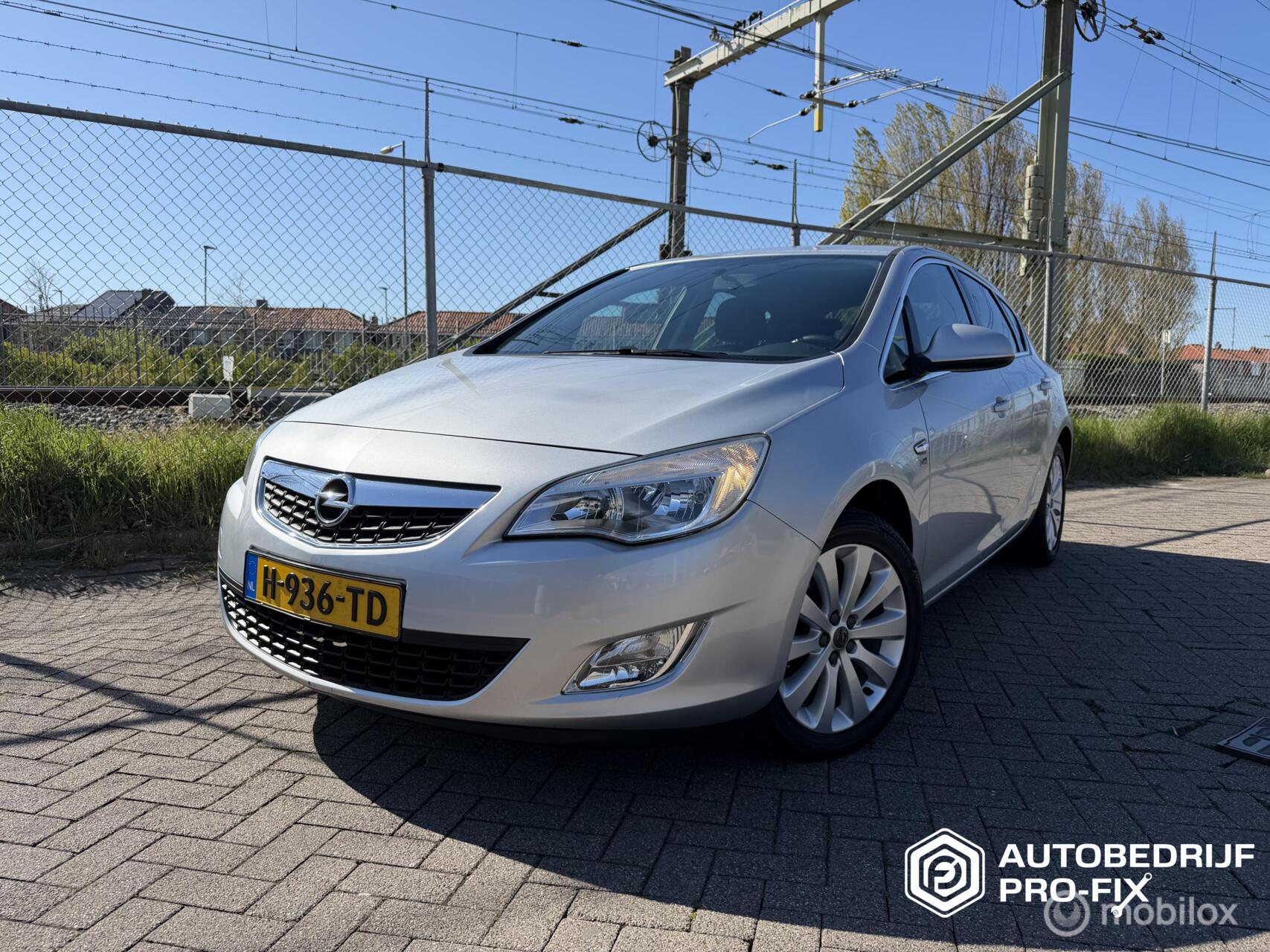 Opel Astra 1.4 Turbo Sport 2012 - voorkant