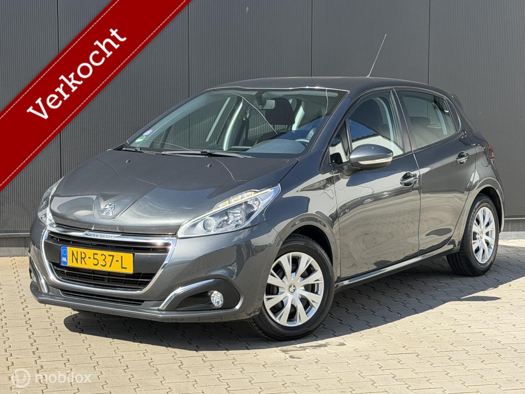 Peugeot 208 1.2 82PK Blue Lion | NAVI | CARPLAY | CRUISE | 2017 - voorkant