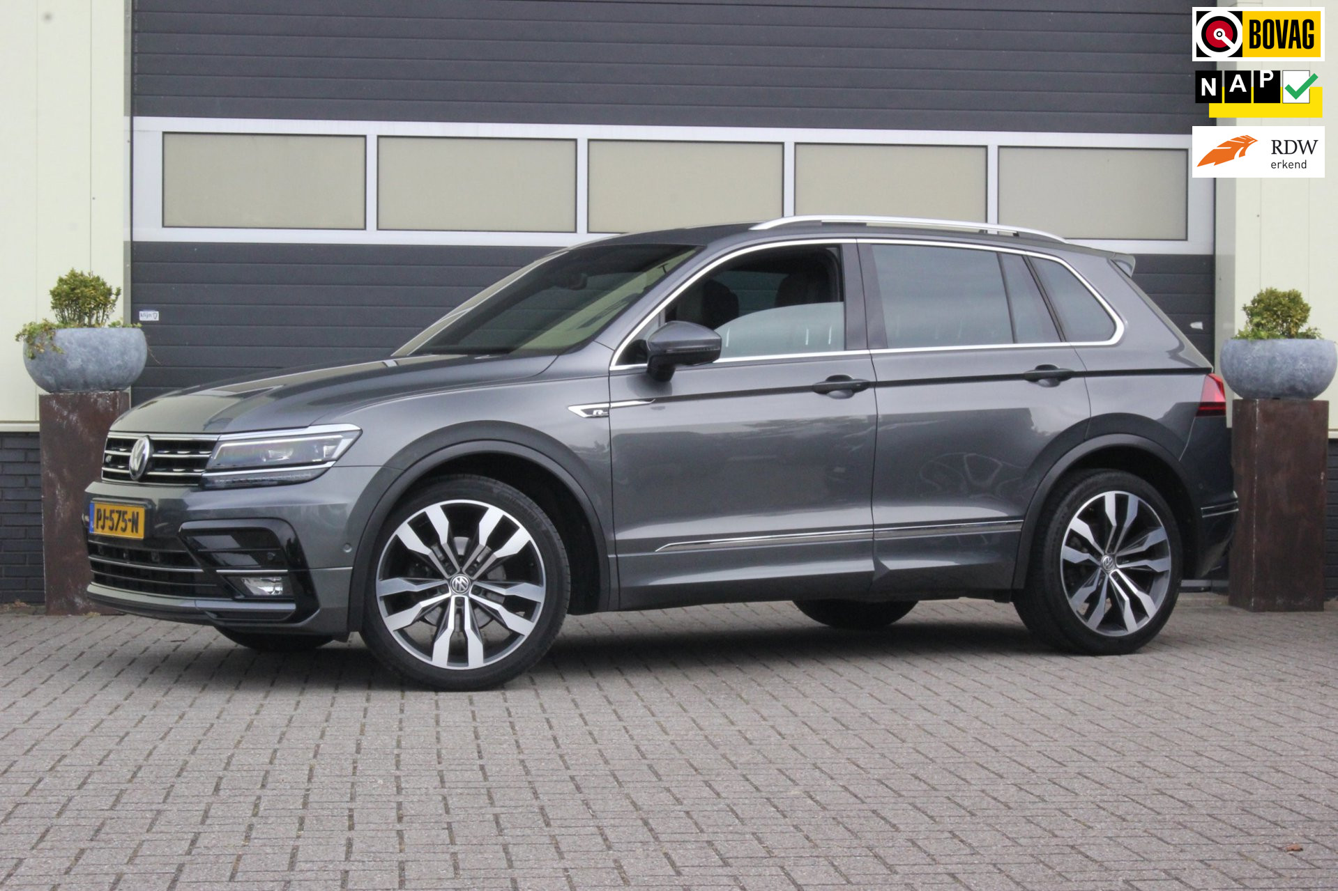 Volkswagen Tiguan 1.4 TSI ACT Highline R-Line | Trekhaak | 2017 - voorkant