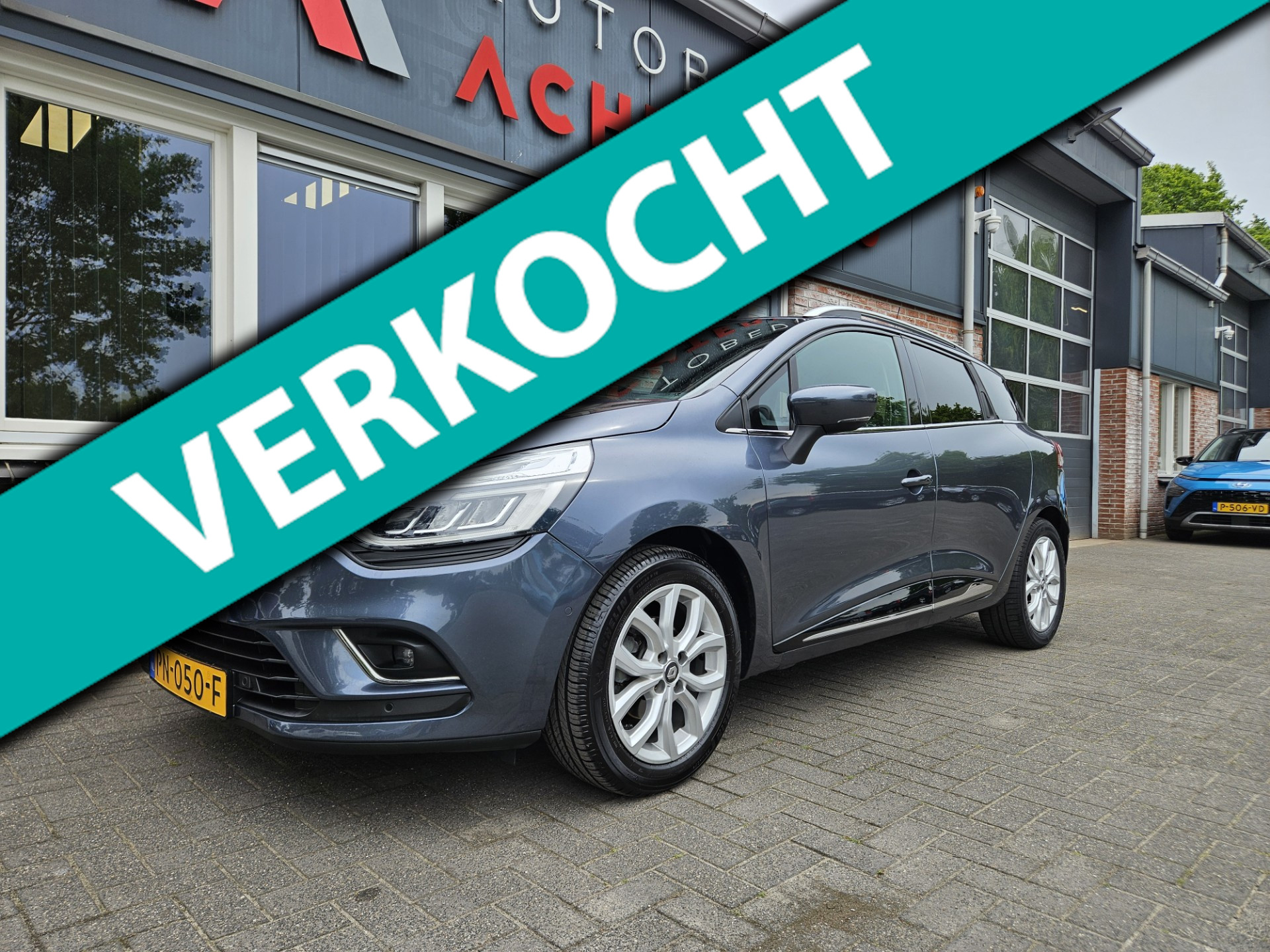 Renault Clio 0.9 TCe Intens Camera! PDC! Mooie/Nette Auto! NAP! Airco/Clima! Cruise Control! 2017 - voorkant