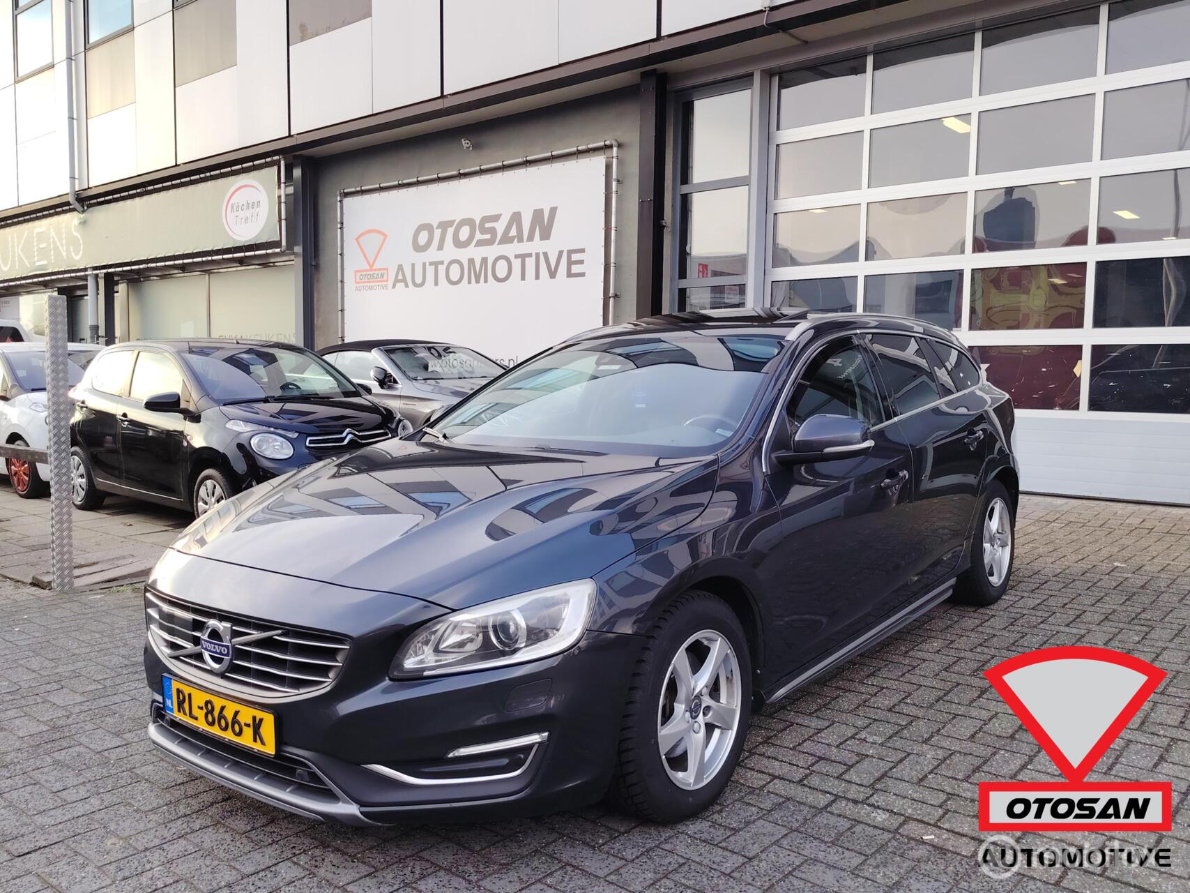 Volvo V60 2.0 D4 Ocean Race Business Automaat 200PK 2015 - voorkant