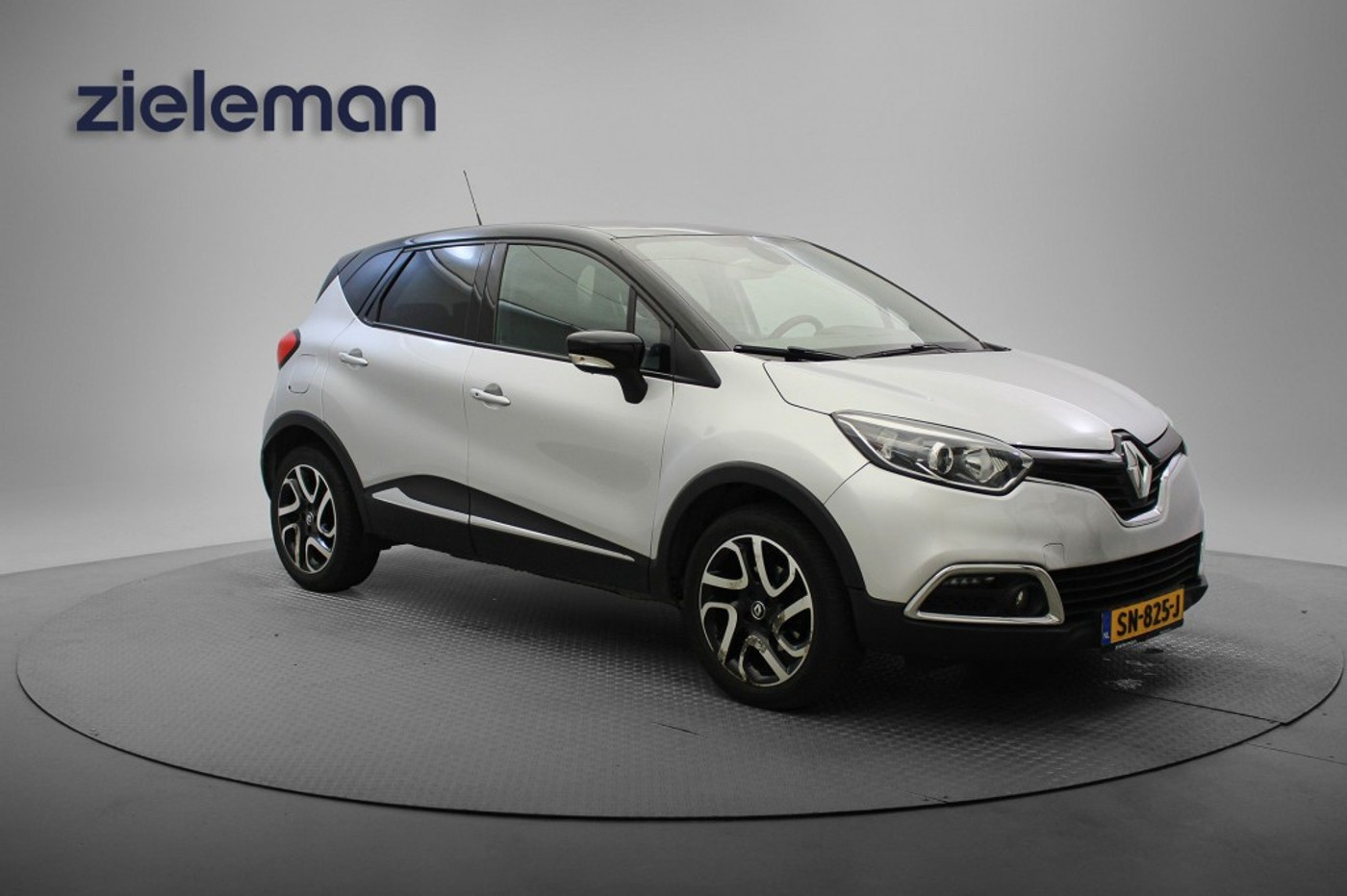Renault Captur 1.5 DCi Intens - Navi, Camera, Trekhaak 2017 - voorkant