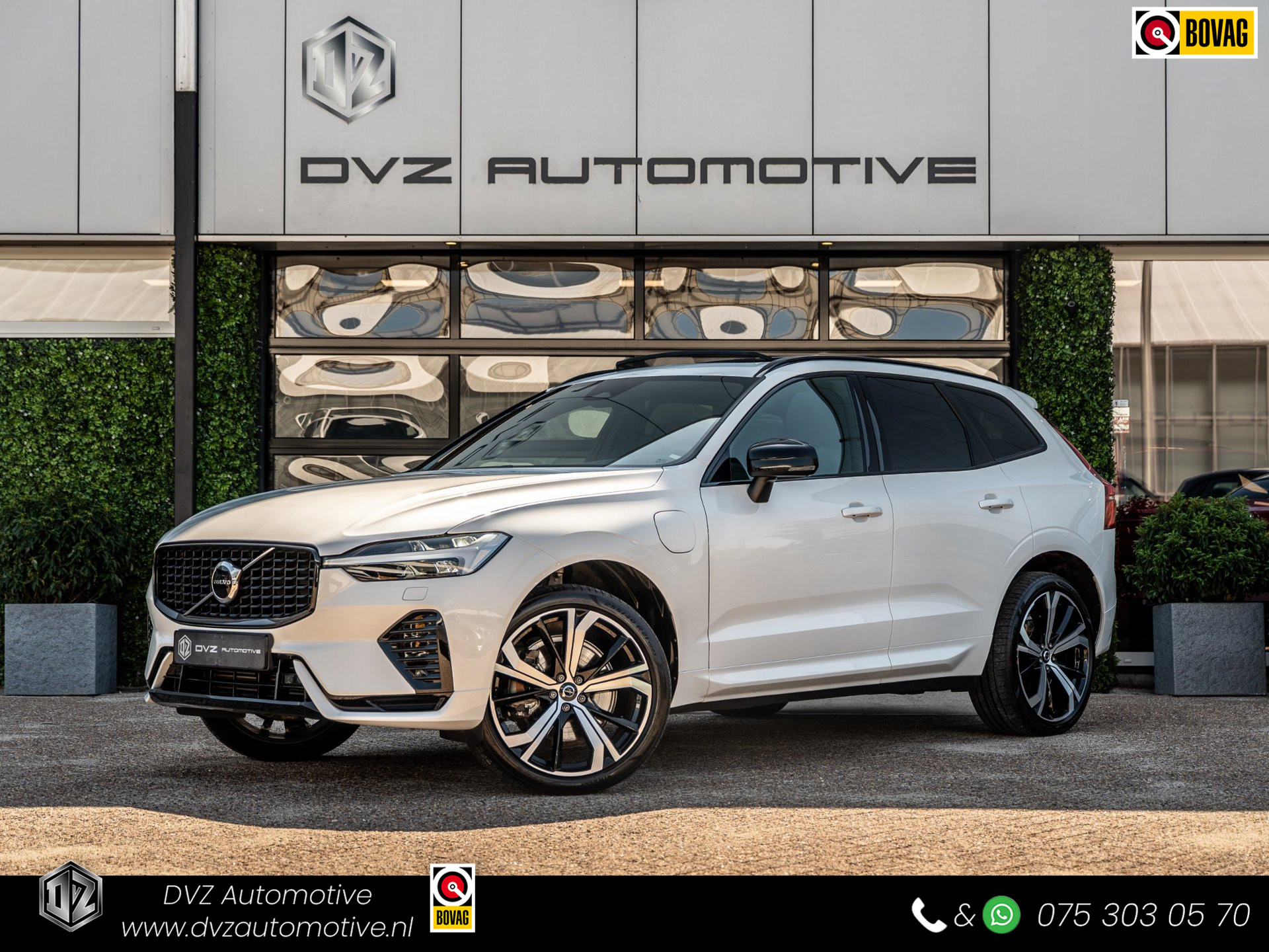 Volvo Xc60 2.0 T6 Plug-in hybrid AWD Ultimate Dark | Pano | H/K Sound | Surround View | Trekhaak 2022 - voorkant