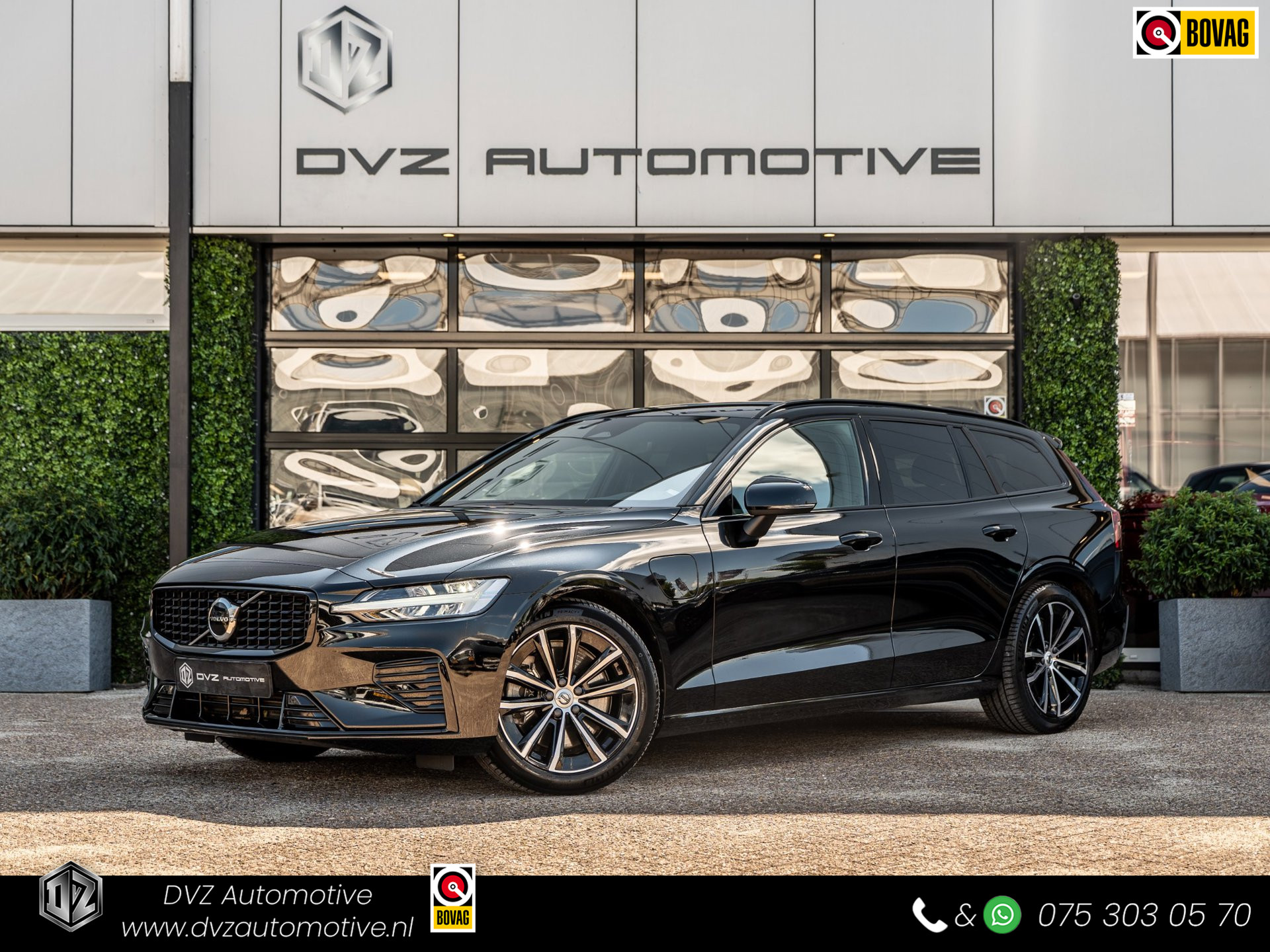 Volvo V60 2.0 T6 Plug-in hybrid AWD Plus Dark 2023 - voorkant
