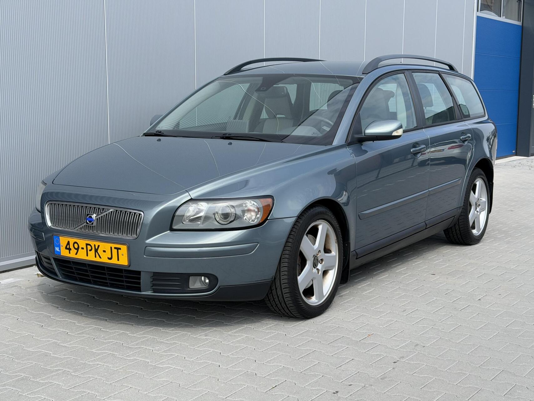 Volvo V50 2.4 Momentum | Navi | Airco | PDC | NL auto | NAP 2004 - voorkant
