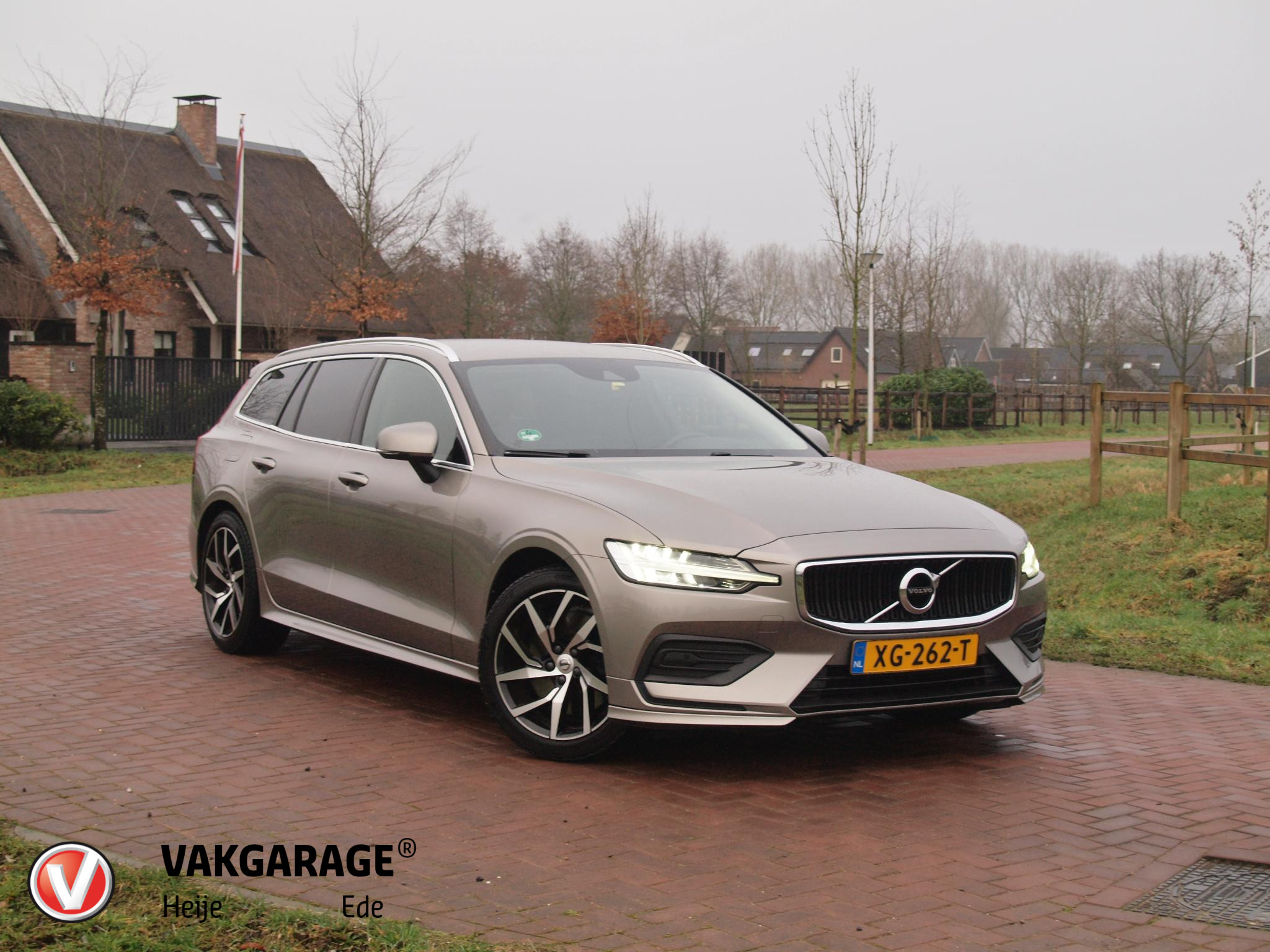 Volvo V60 2.0 T5 Momentum 2019 - voorkant