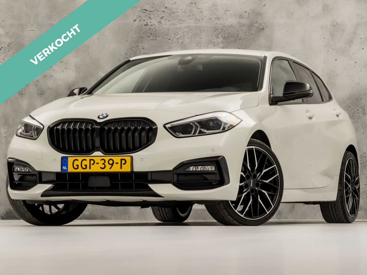 BMW 118i 118i High Executive 2021 - voorkant