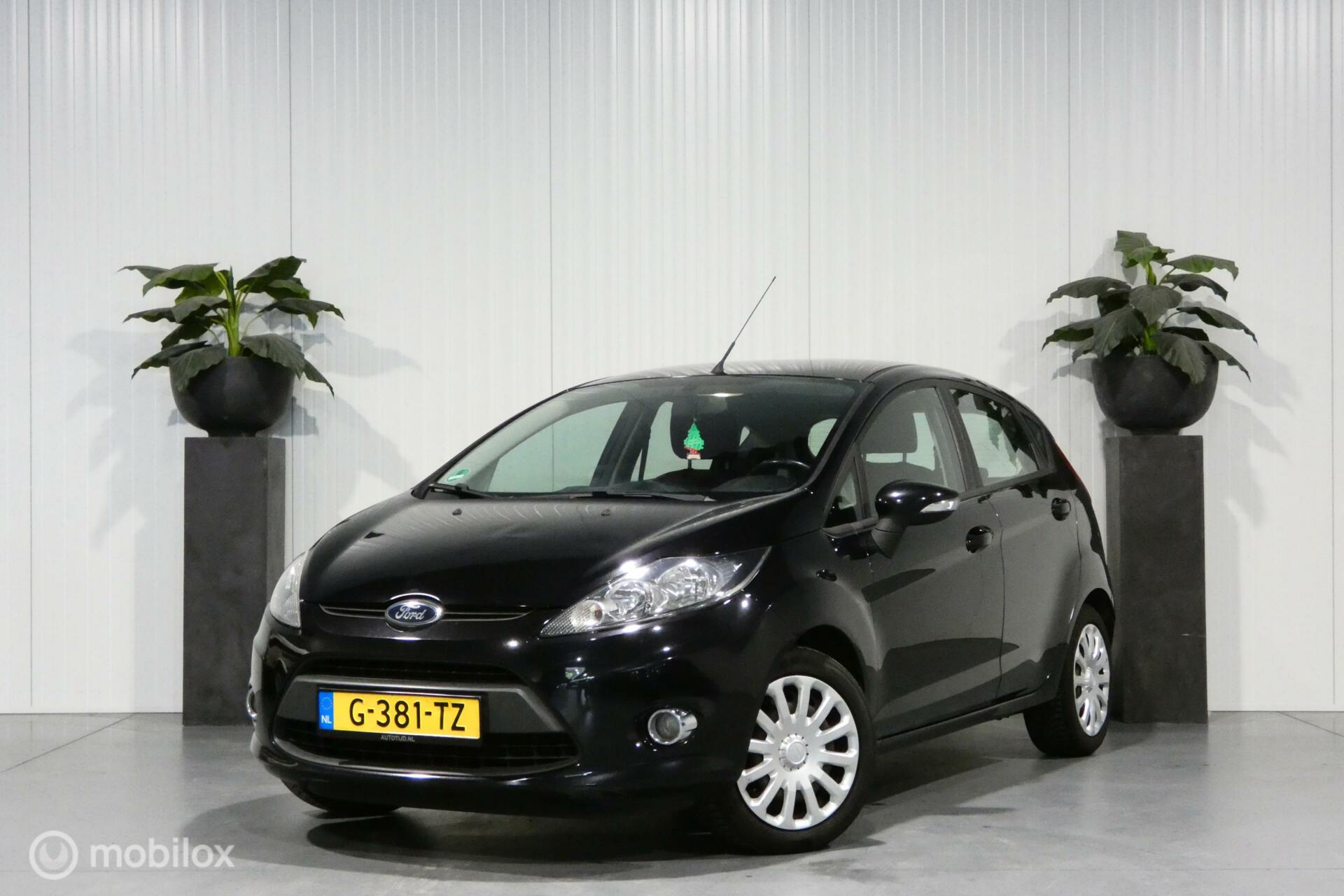 Ford Fiesta 1.25 Titanium airco elektrische ramen apk 2012 - voorkant