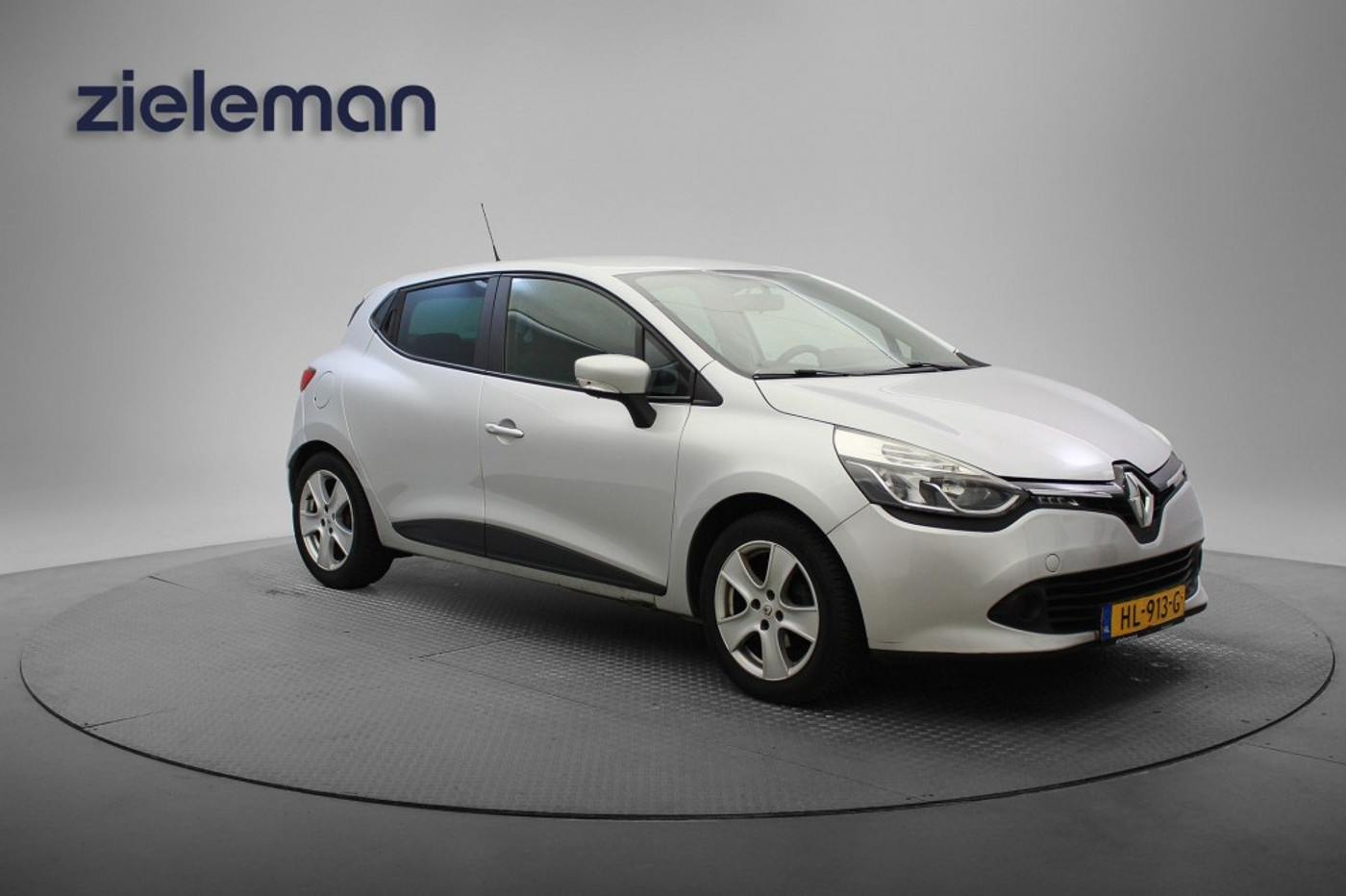 Renault Clio 0.9 TCe Expression - Airco, Navi, Cruise, Trekhaak 2015 - voorkant