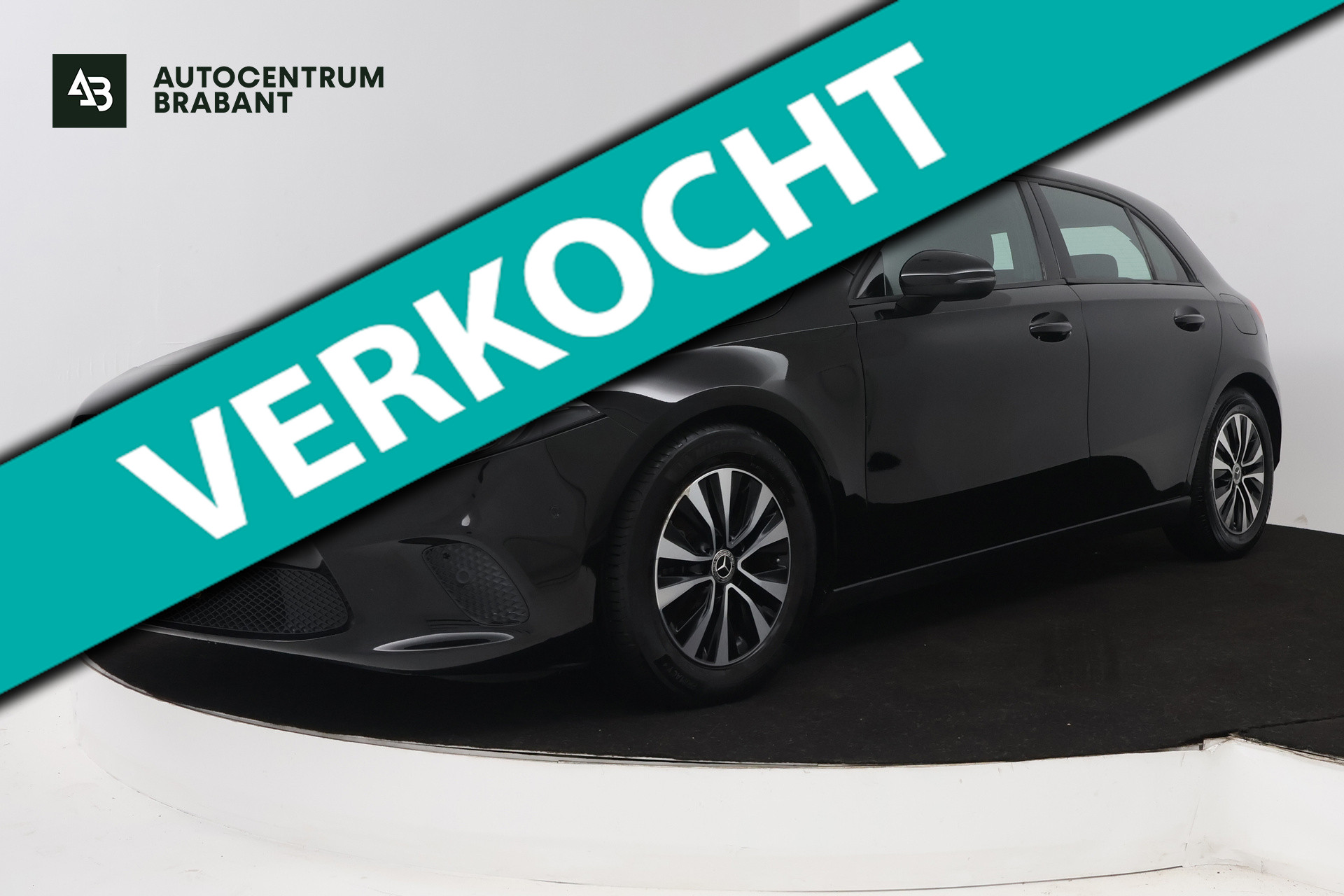 Mercedes-Benz A-klasse 180 Business Solution (ACHTERUITRIJCAMERA, CRUISE CONTROL, NAVIGATIE, PARKEERSENSOREN) 2021 - voorkant