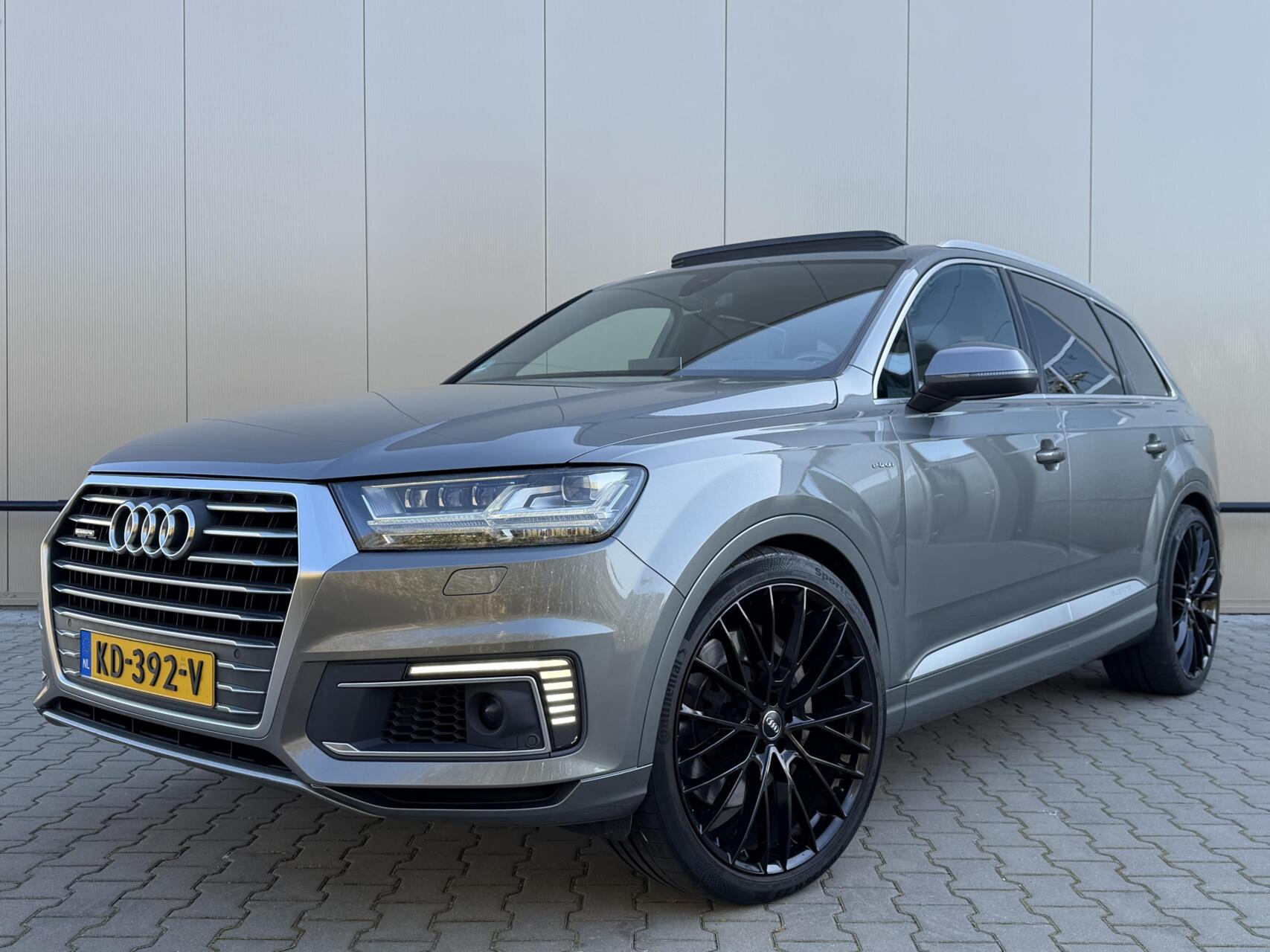 Foto van AUDI Q7 E-TRON