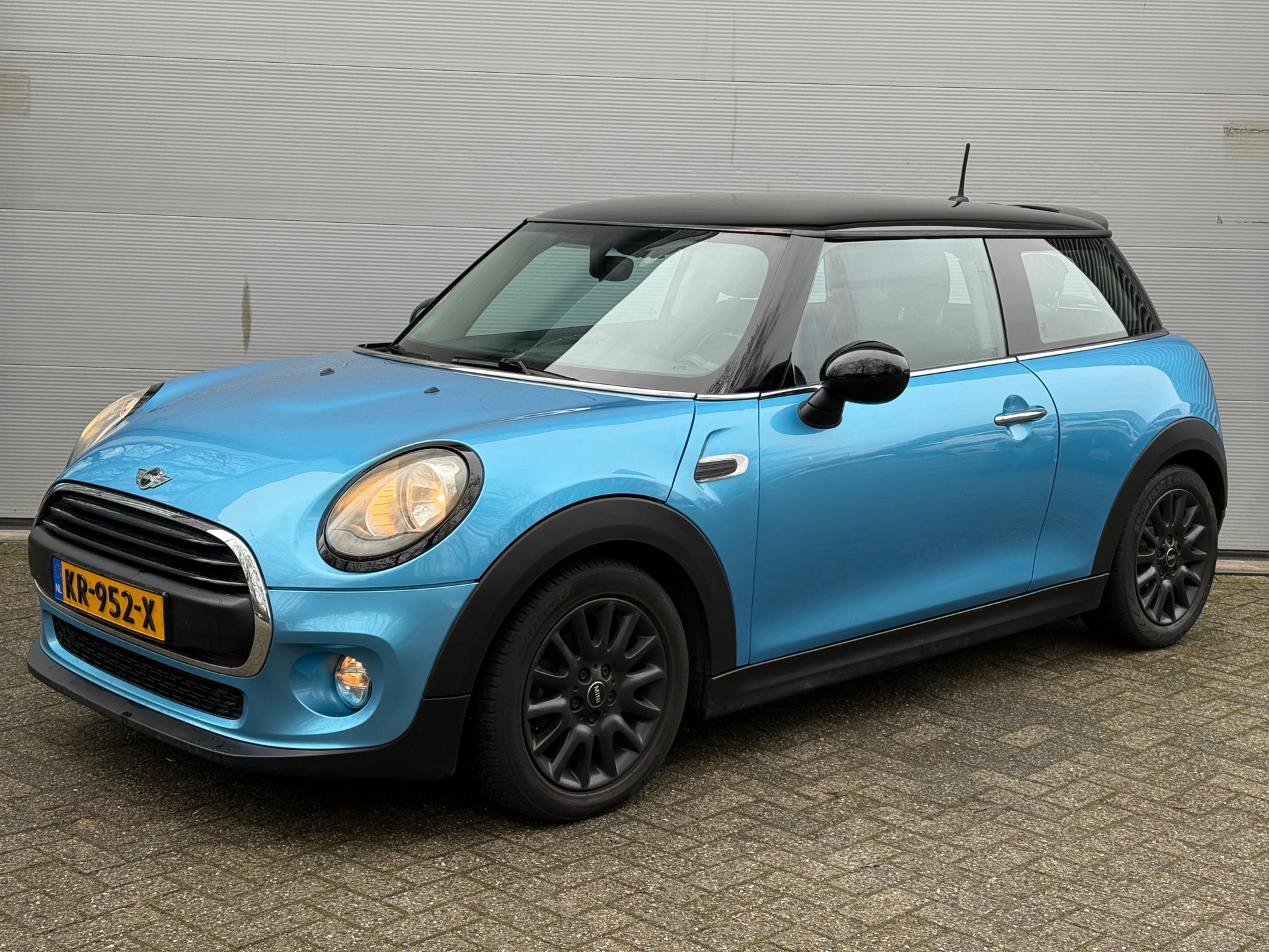 Foto van MINI ONE